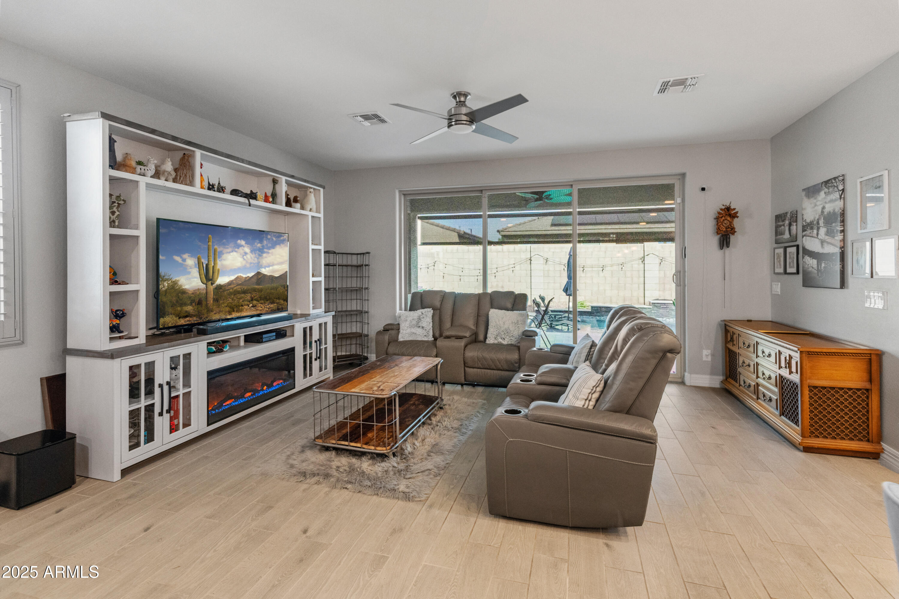 18768 W CLINTON Street