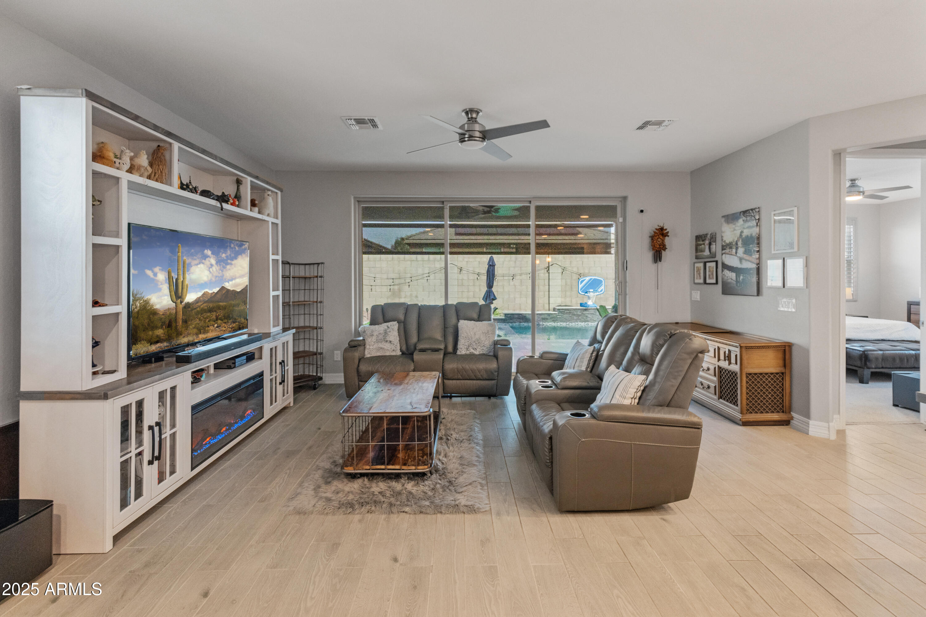 18768 W CLINTON Street