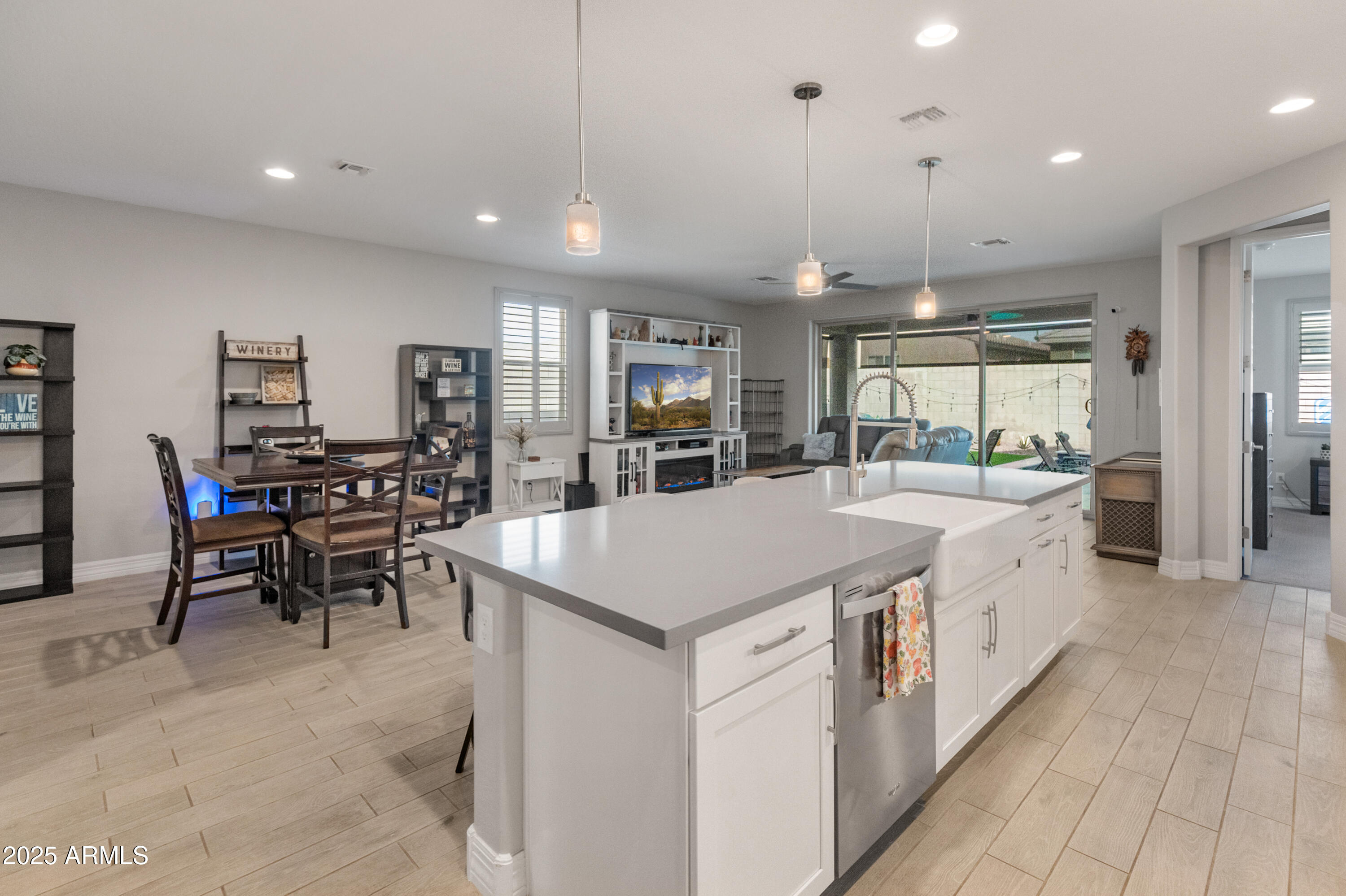 18768 W CLINTON Street