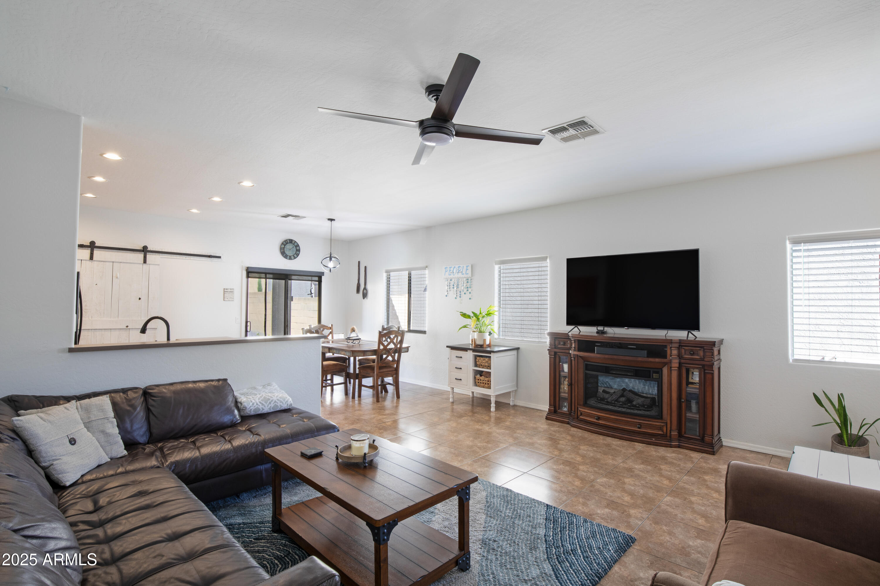 3648 W MEDINAH Court