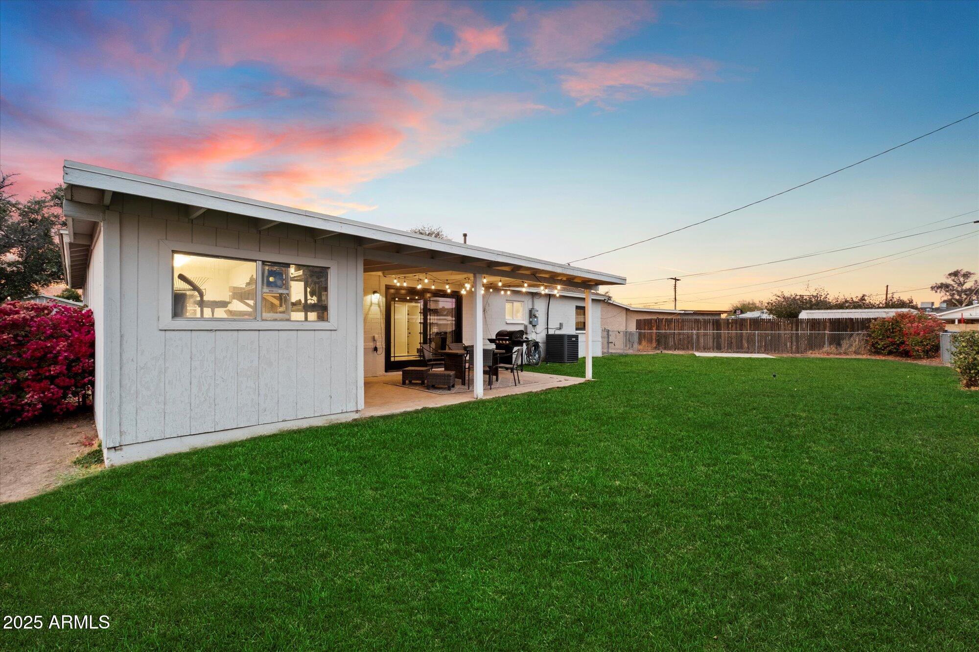 2310 W STELLA Lane