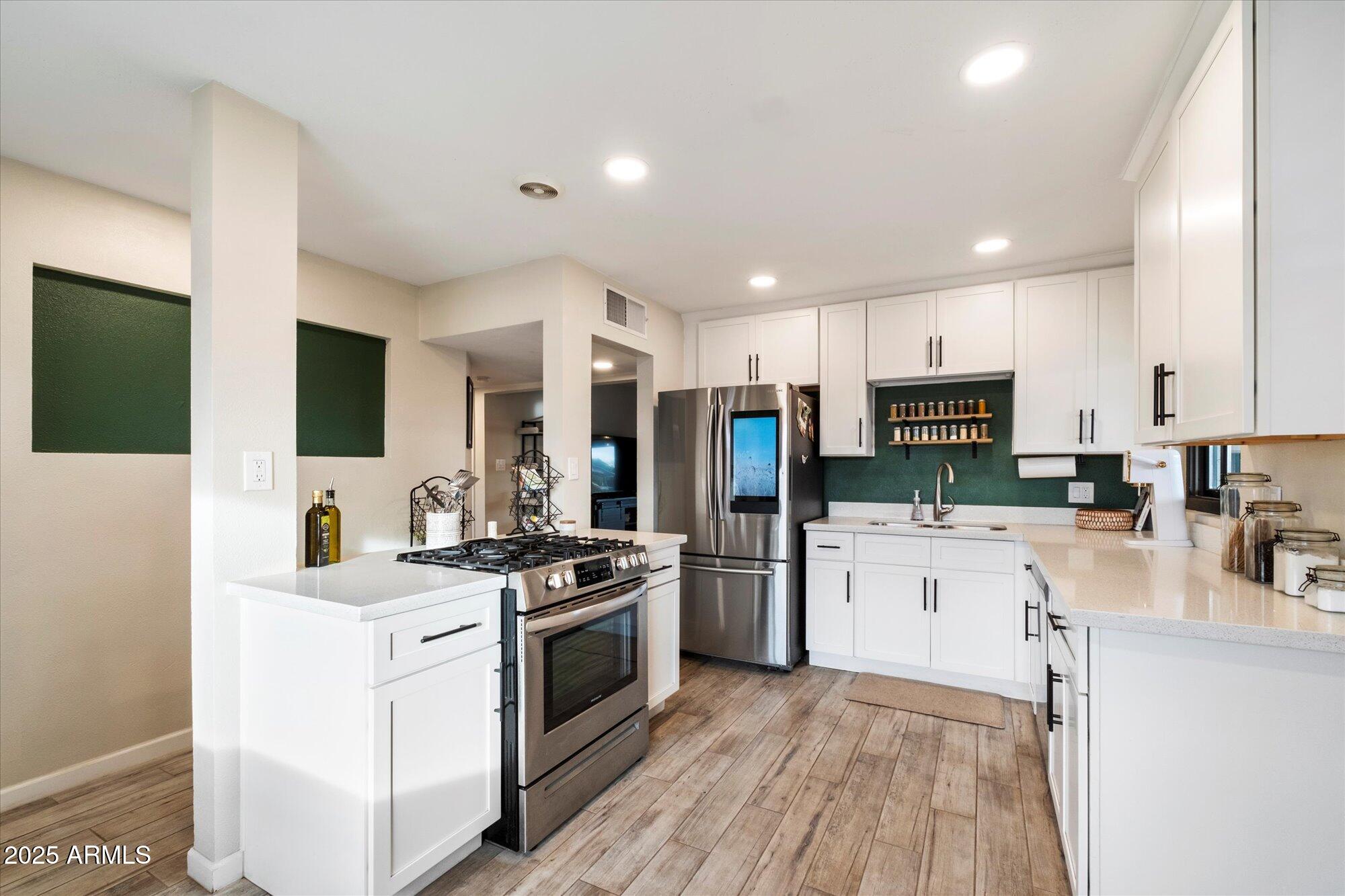 2310 W STELLA Lane