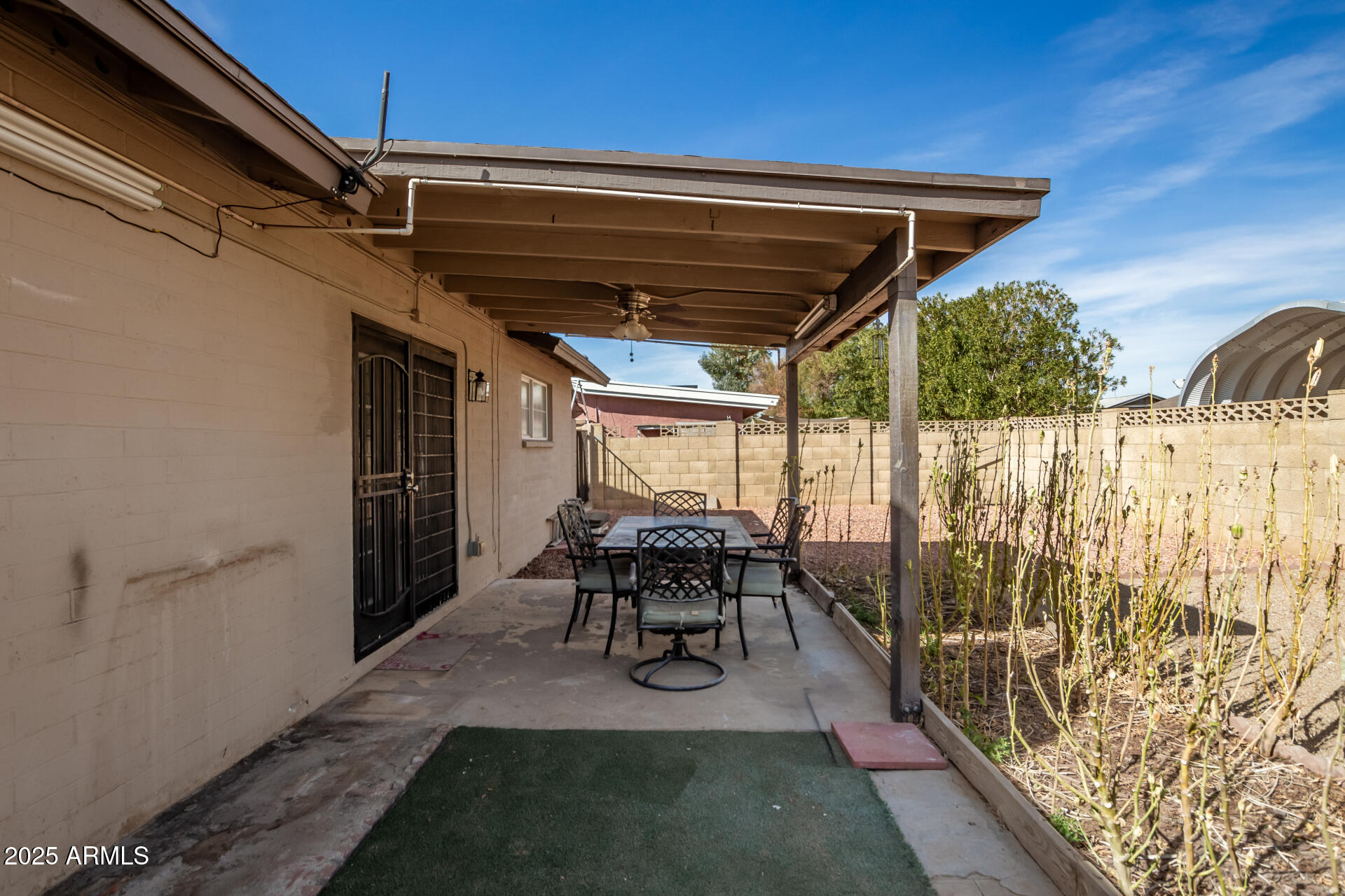 2110 W BEHREND Drive