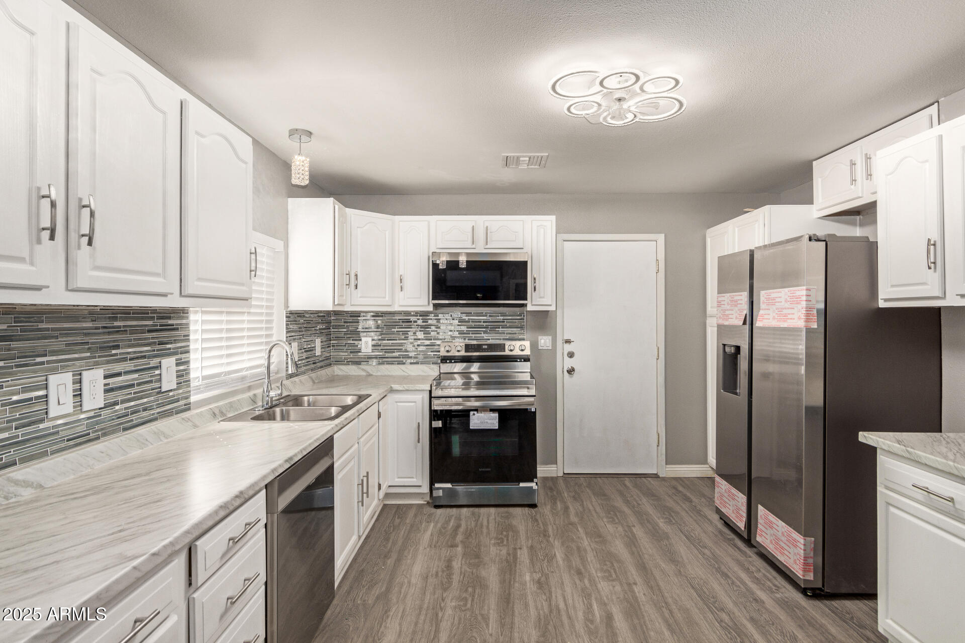 2110 W BEHREND Drive