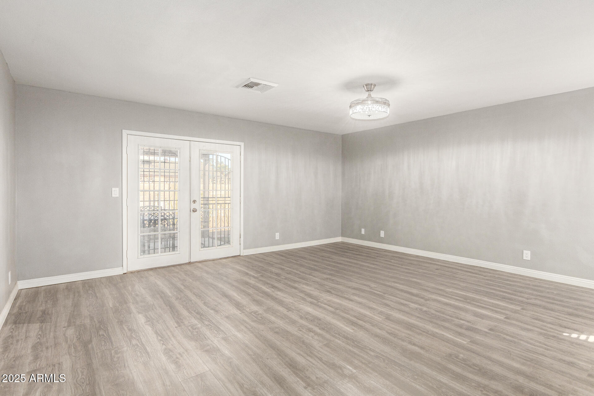 2110 W BEHREND Drive