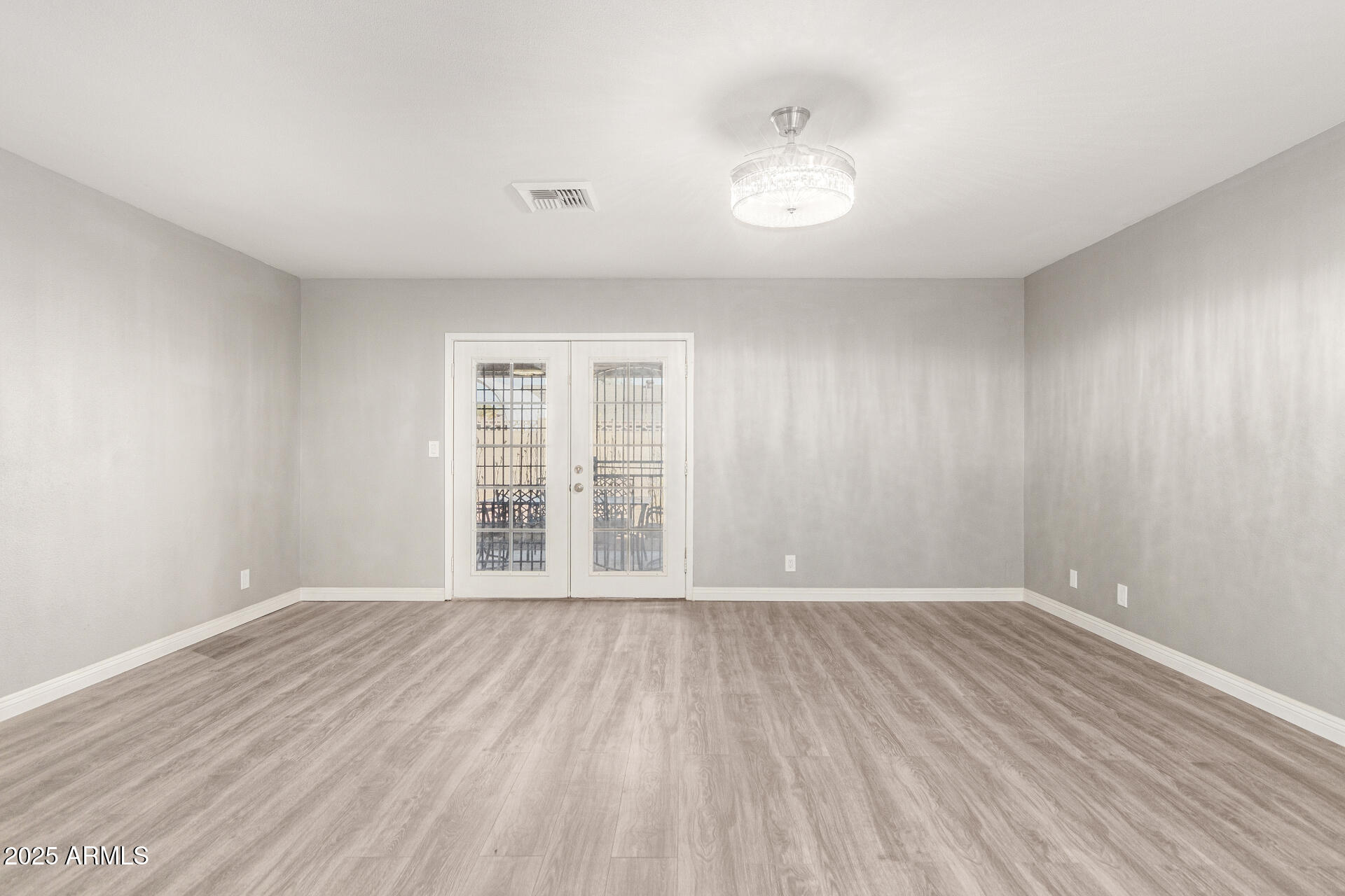 2110 W BEHREND Drive