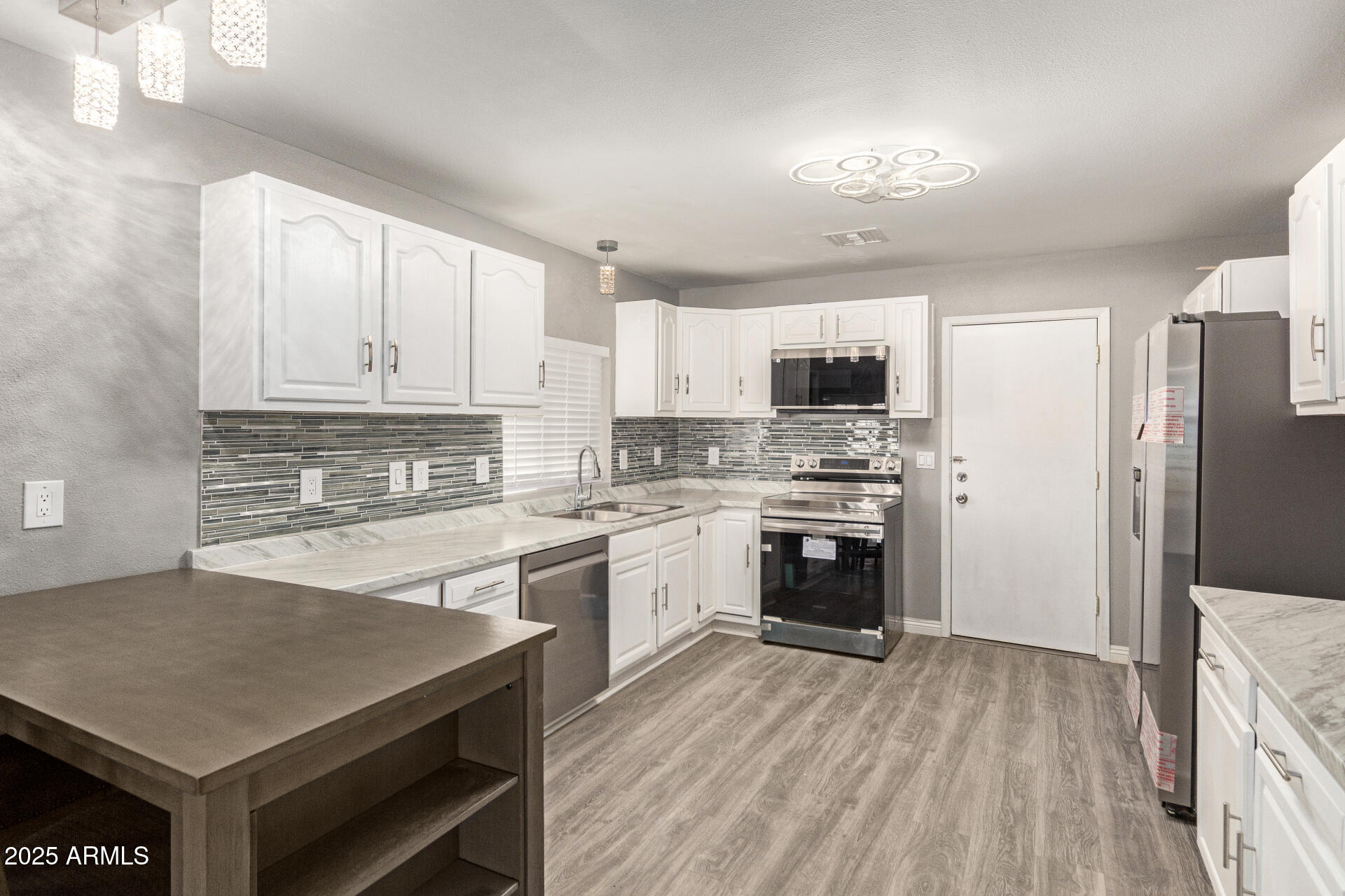 2110 W BEHREND Drive