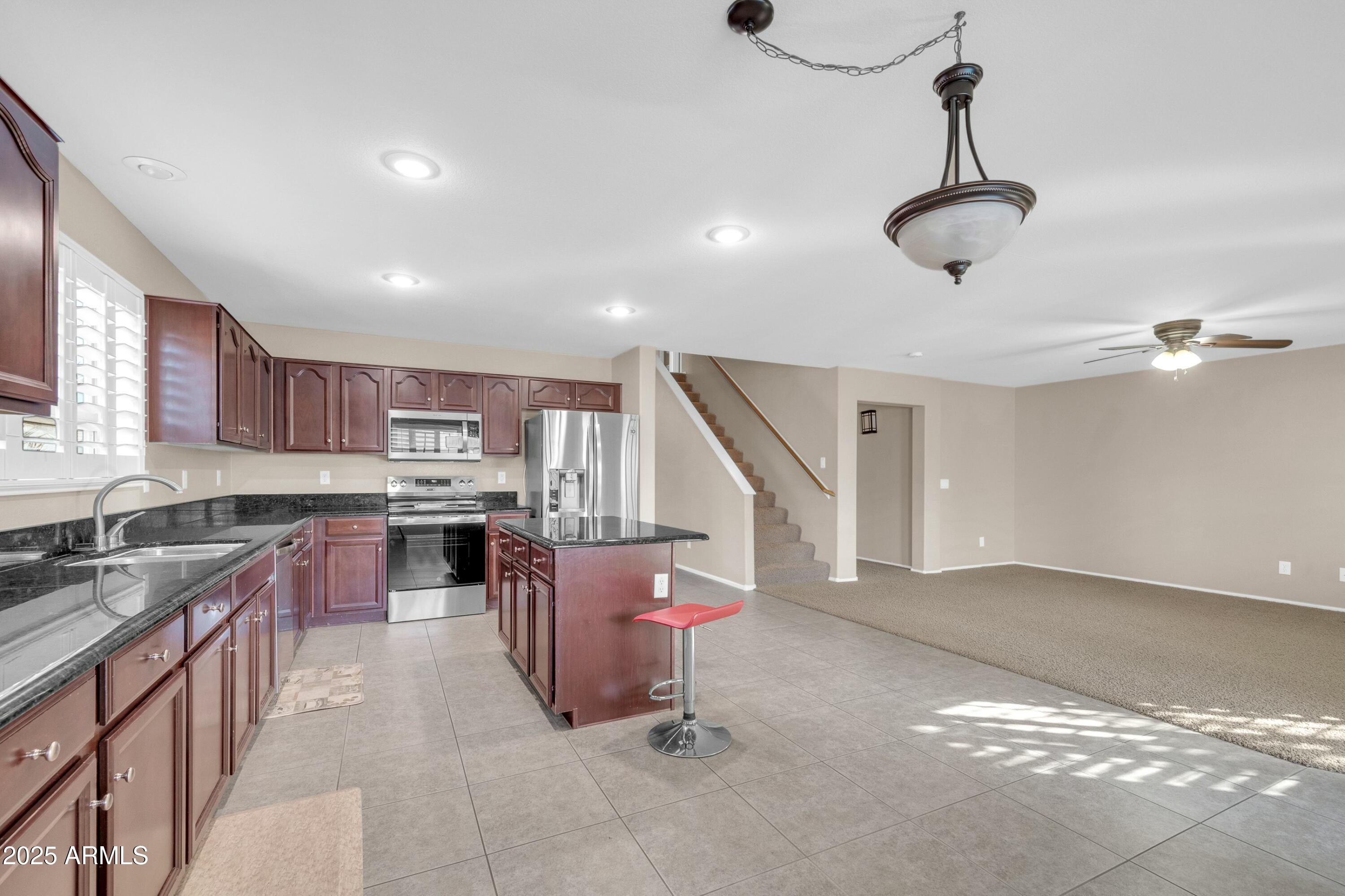 42015 W HILLMAN Drive