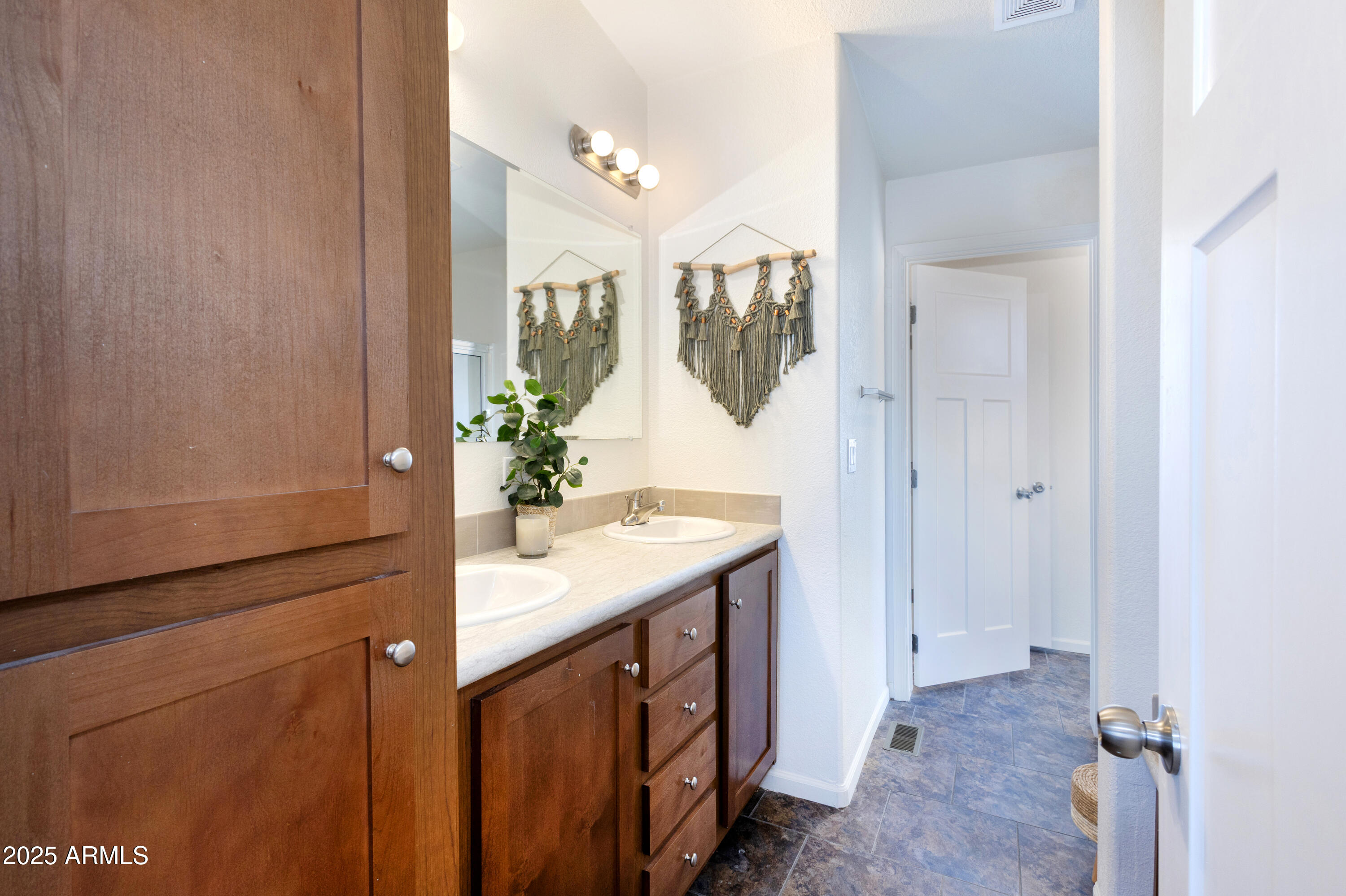 35821 W MONTECITO Avenue