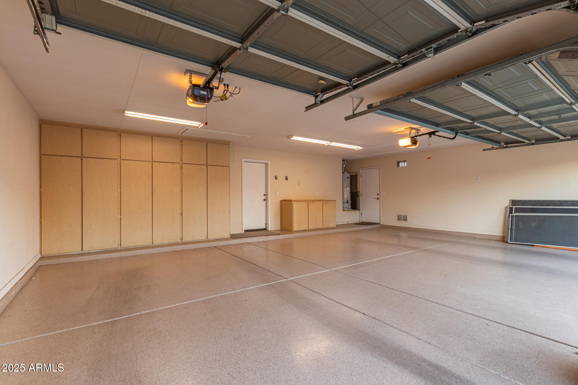 2625 W OAKLAND Street