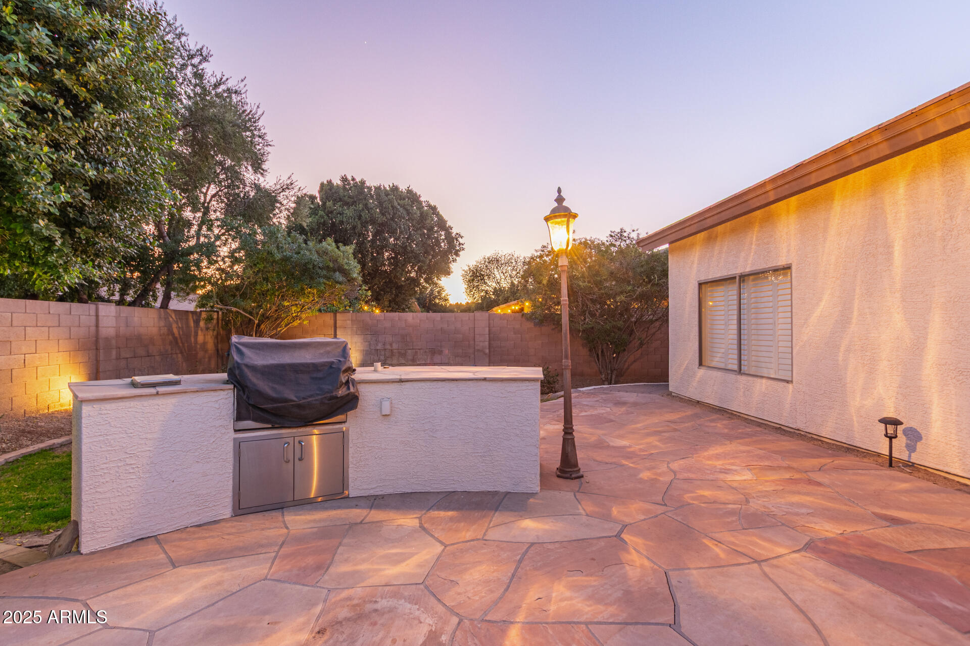 2625 W OAKLAND Street