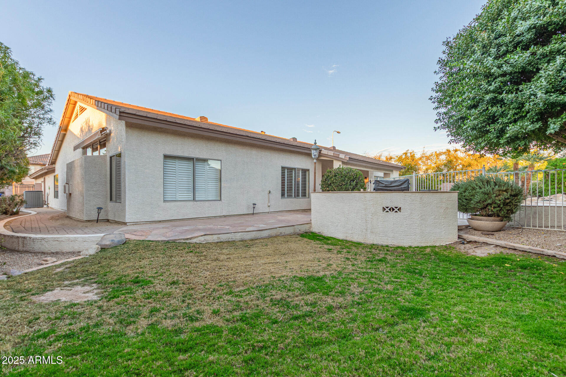 2625 W OAKLAND Street