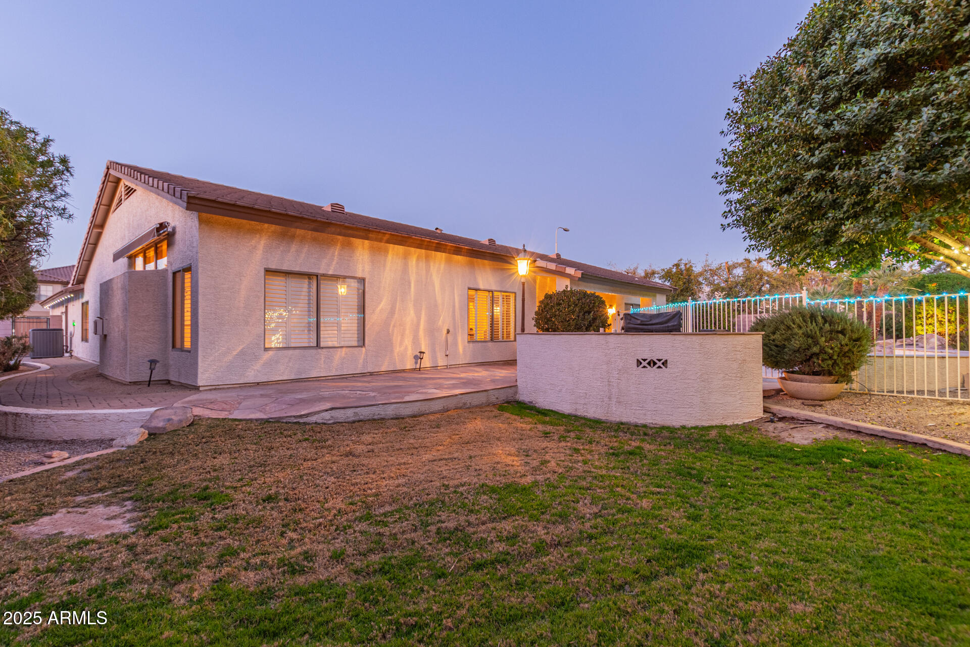 2625 W OAKLAND Street