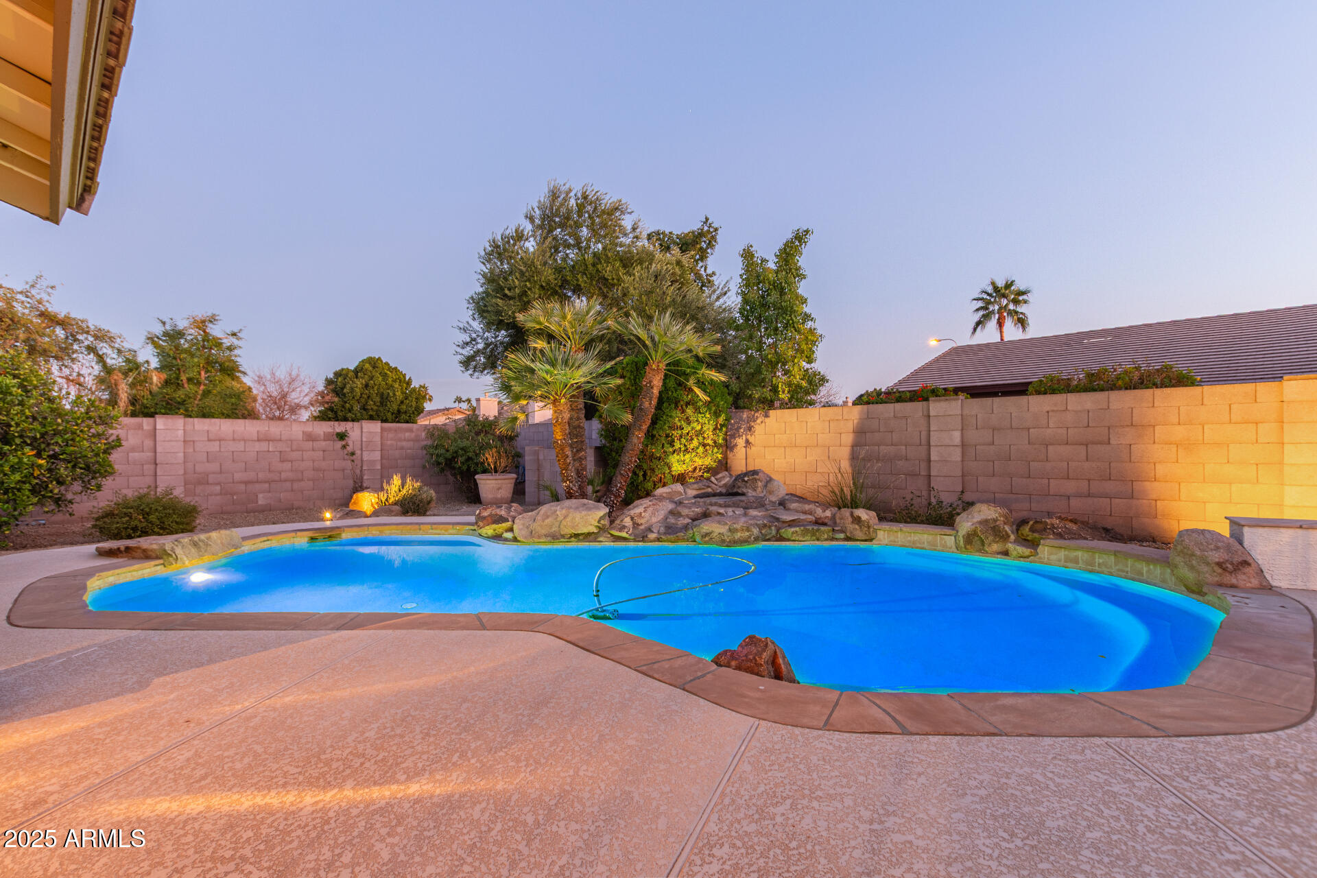 2625 W OAKLAND Street