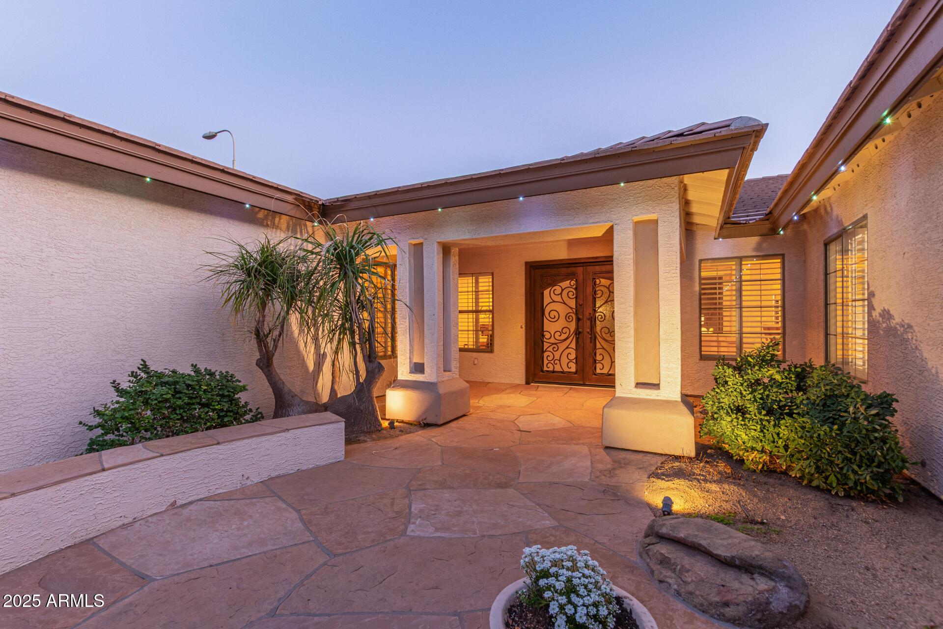 2625 W OAKLAND Street