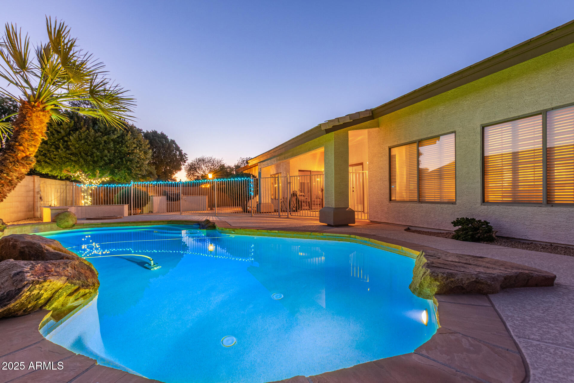 2625 W OAKLAND Street