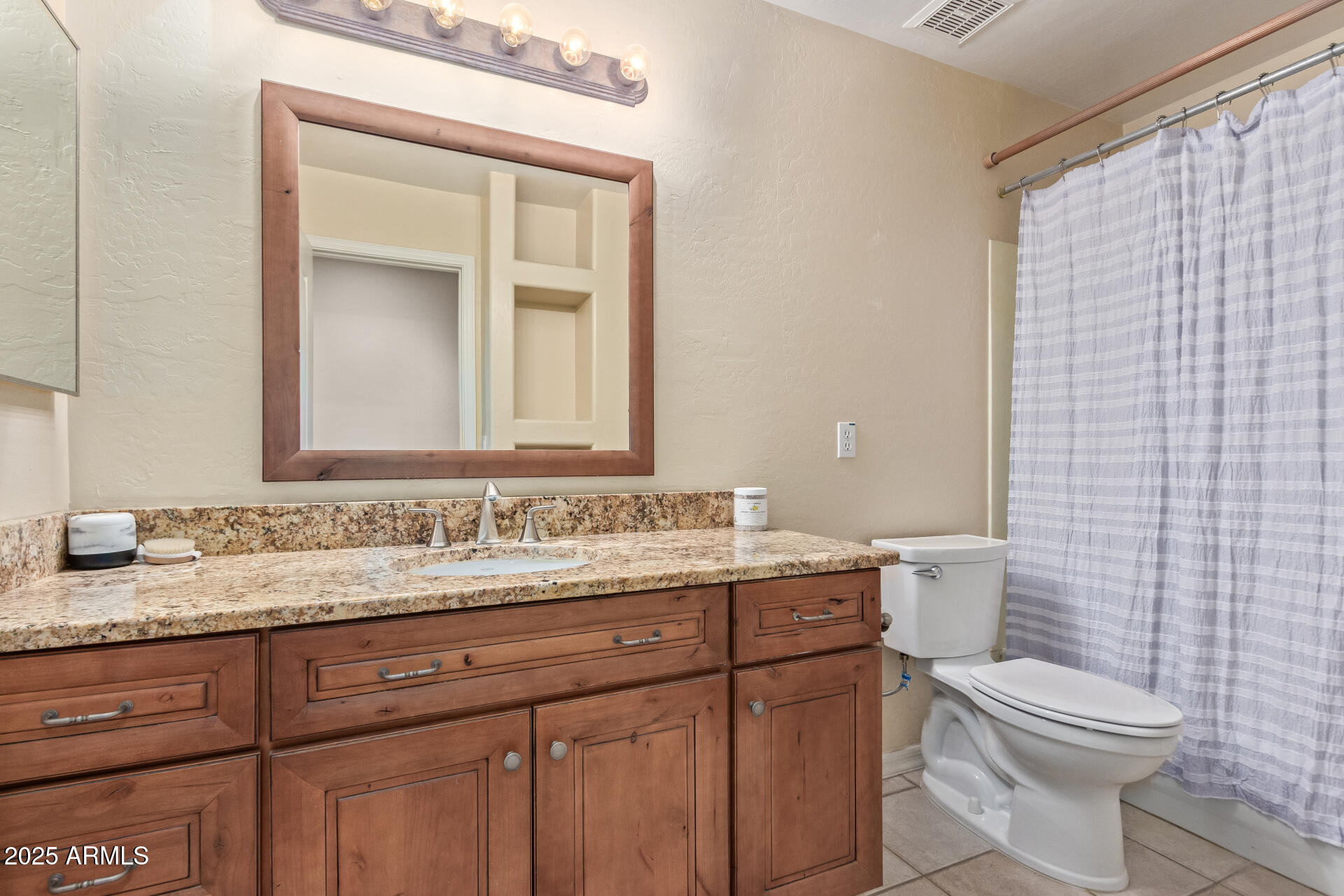 2625 W OAKLAND Street