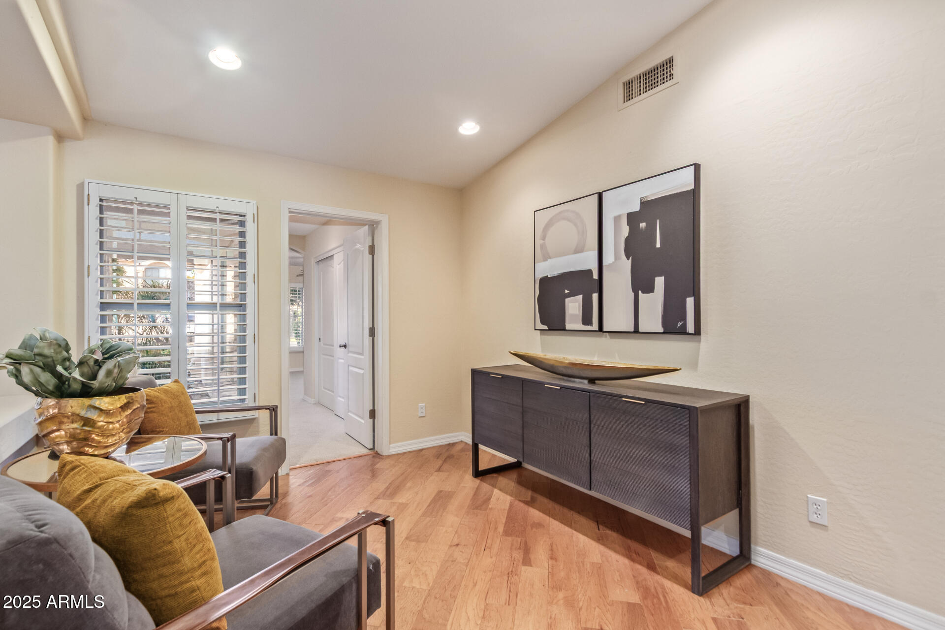 2625 W OAKLAND Street