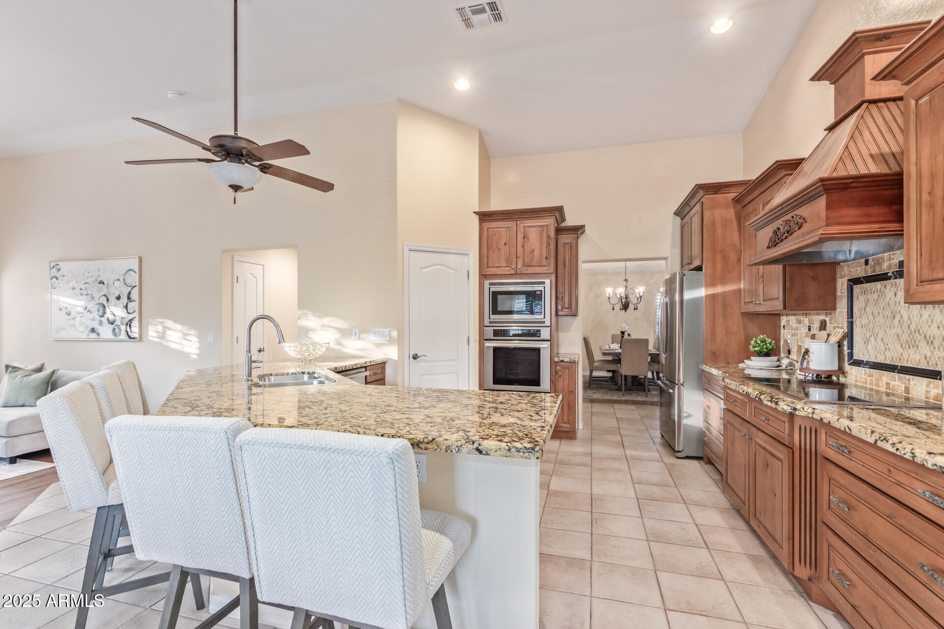 2625 W OAKLAND Street