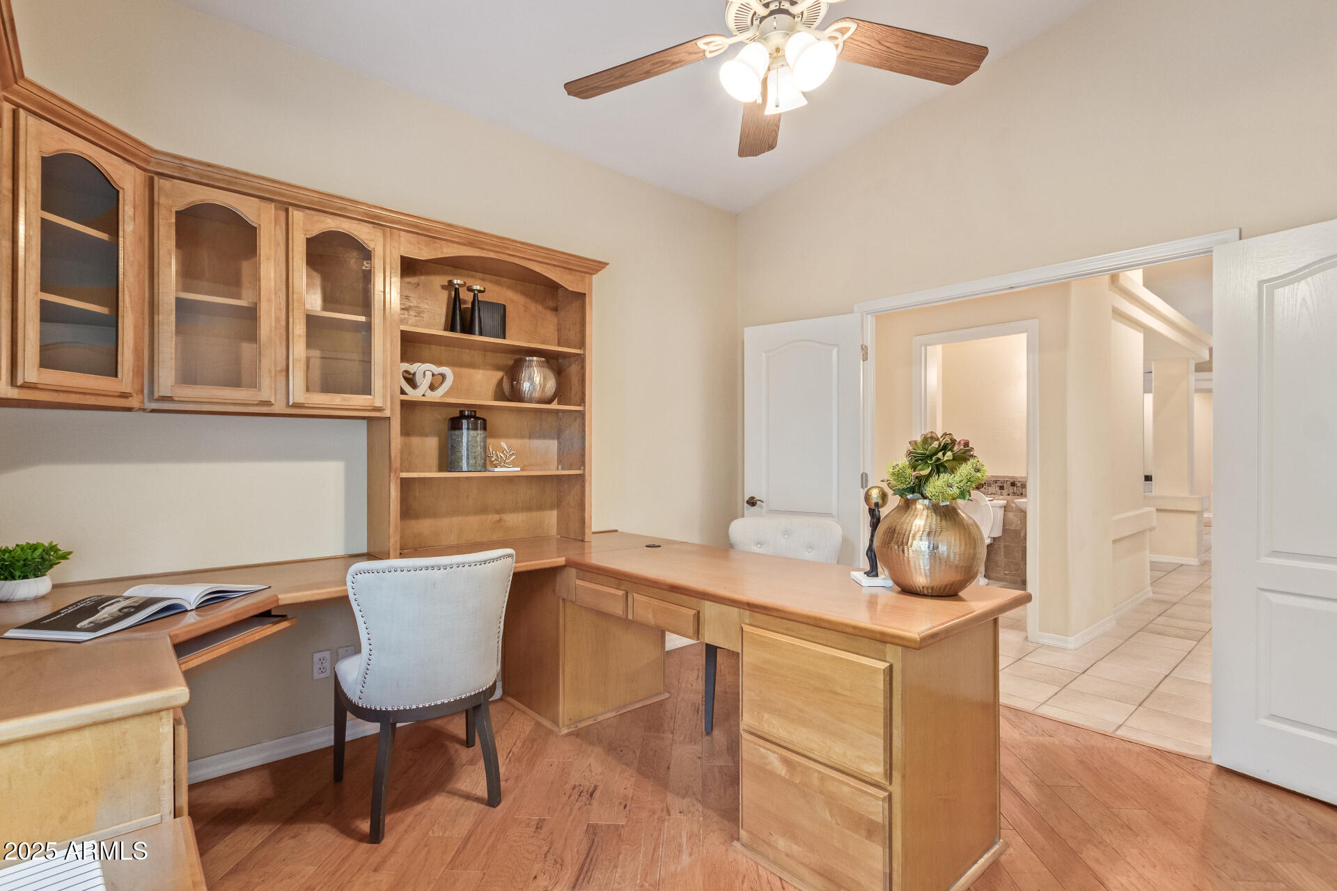 2625 W OAKLAND Street