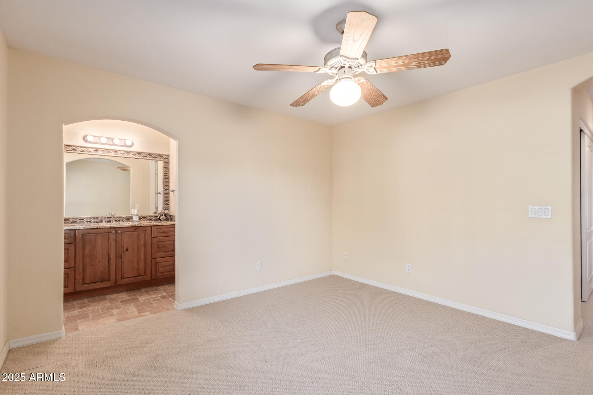 2625 W OAKLAND Street