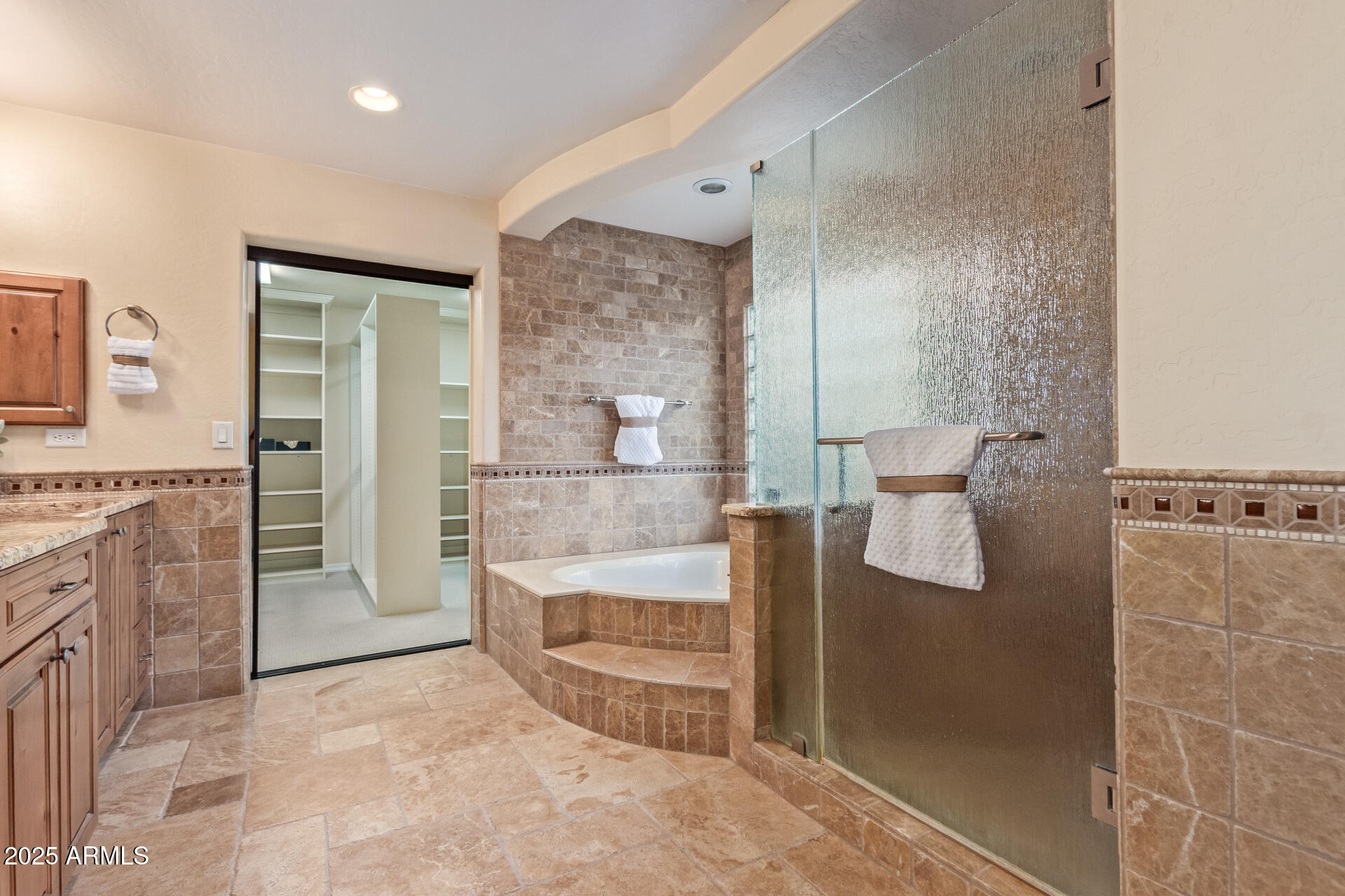 2625 W OAKLAND Street