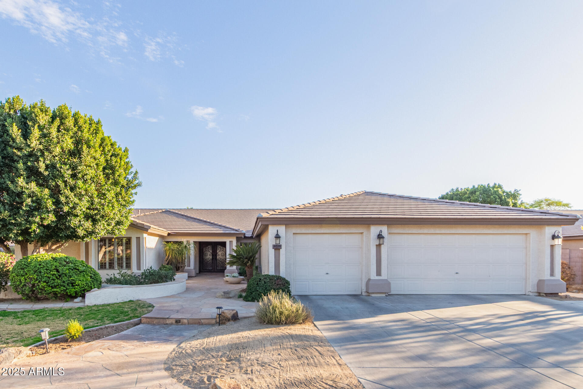 2625 W OAKLAND Street