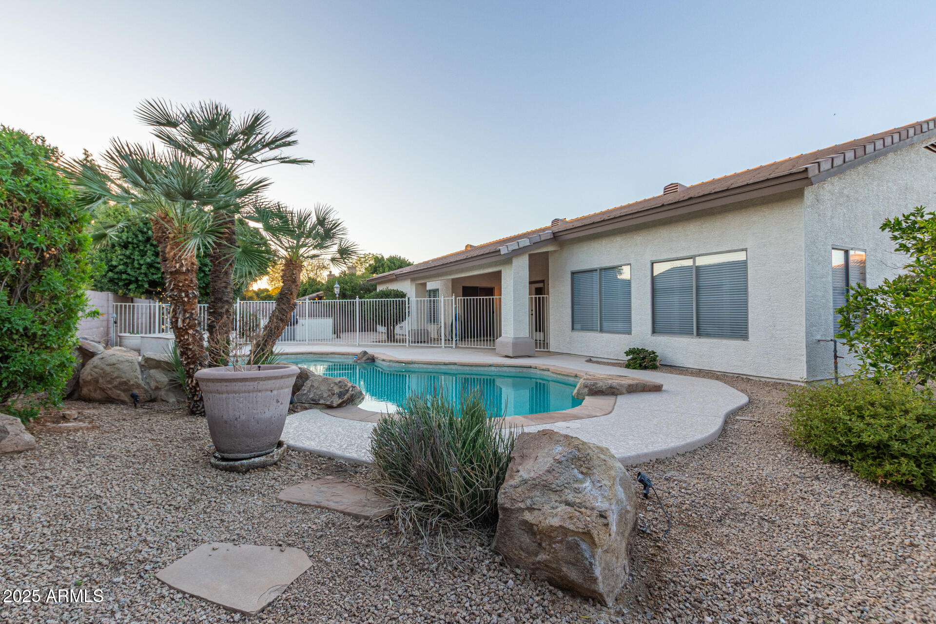 2625 W OAKLAND Street