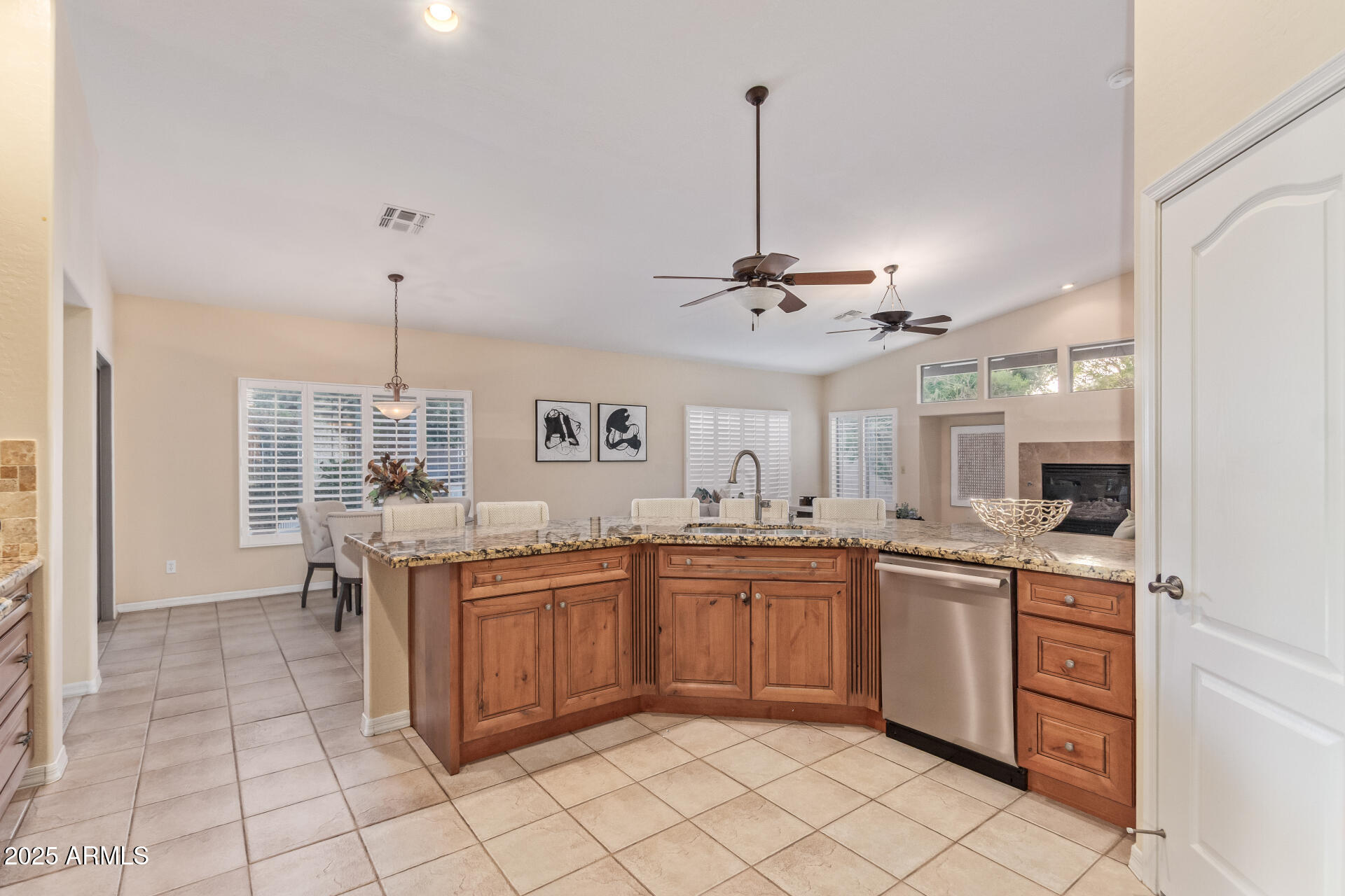 2625 W OAKLAND Street