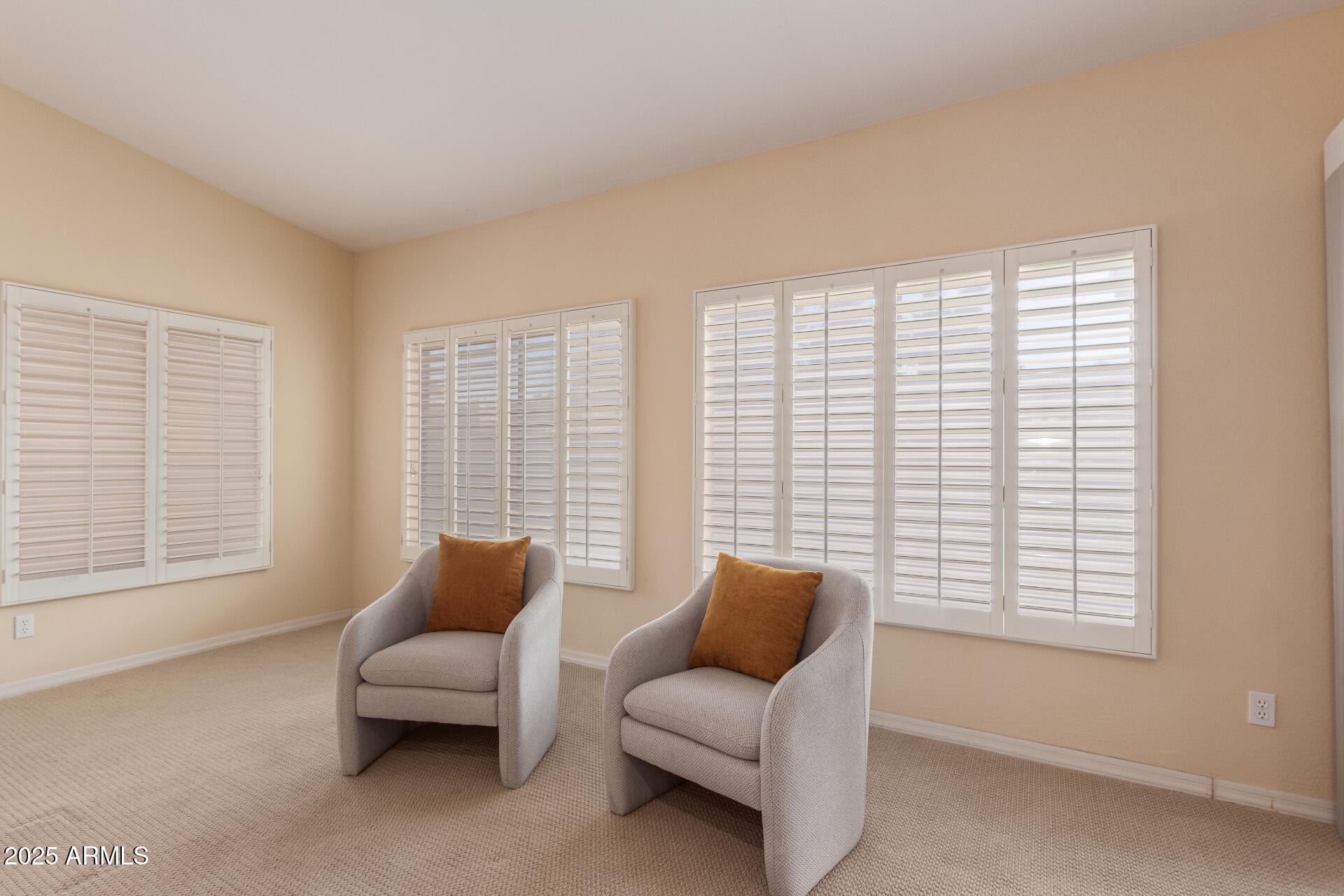 2625 W OAKLAND Street