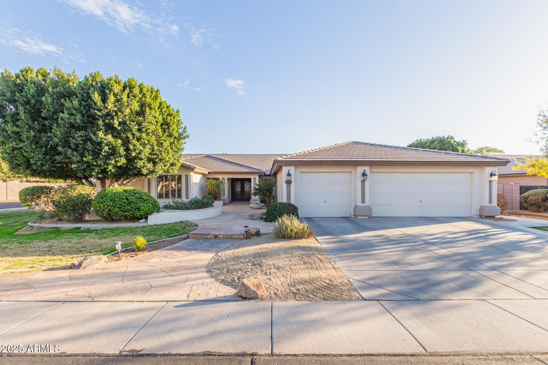 2625 W OAKLAND Street