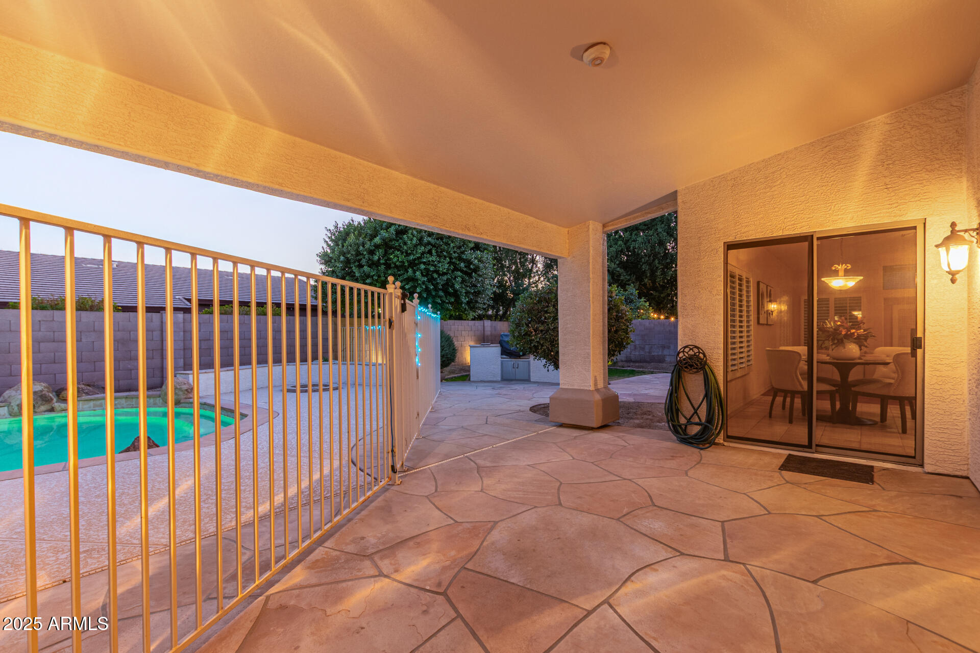 2625 W OAKLAND Street