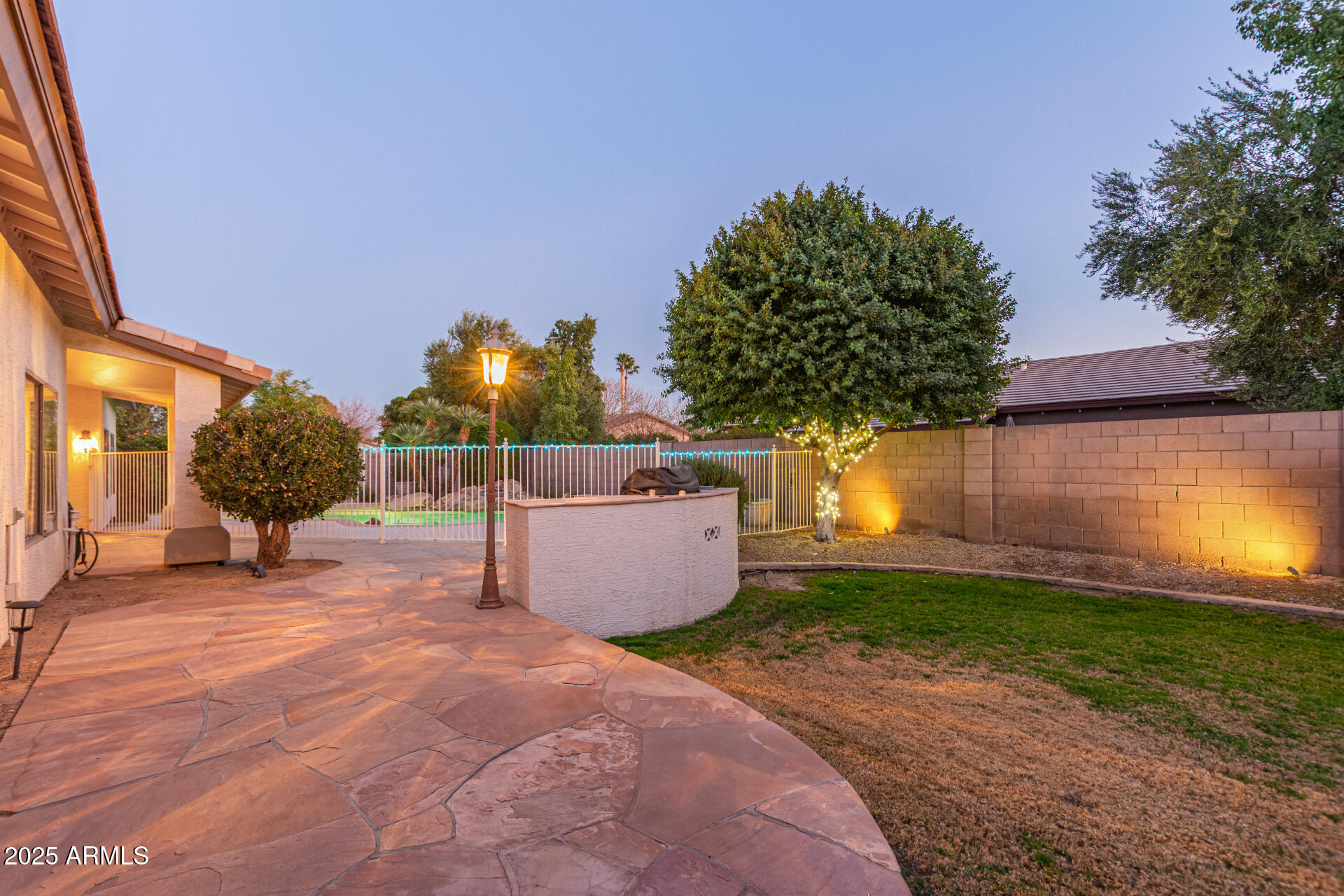 2625 W OAKLAND Street