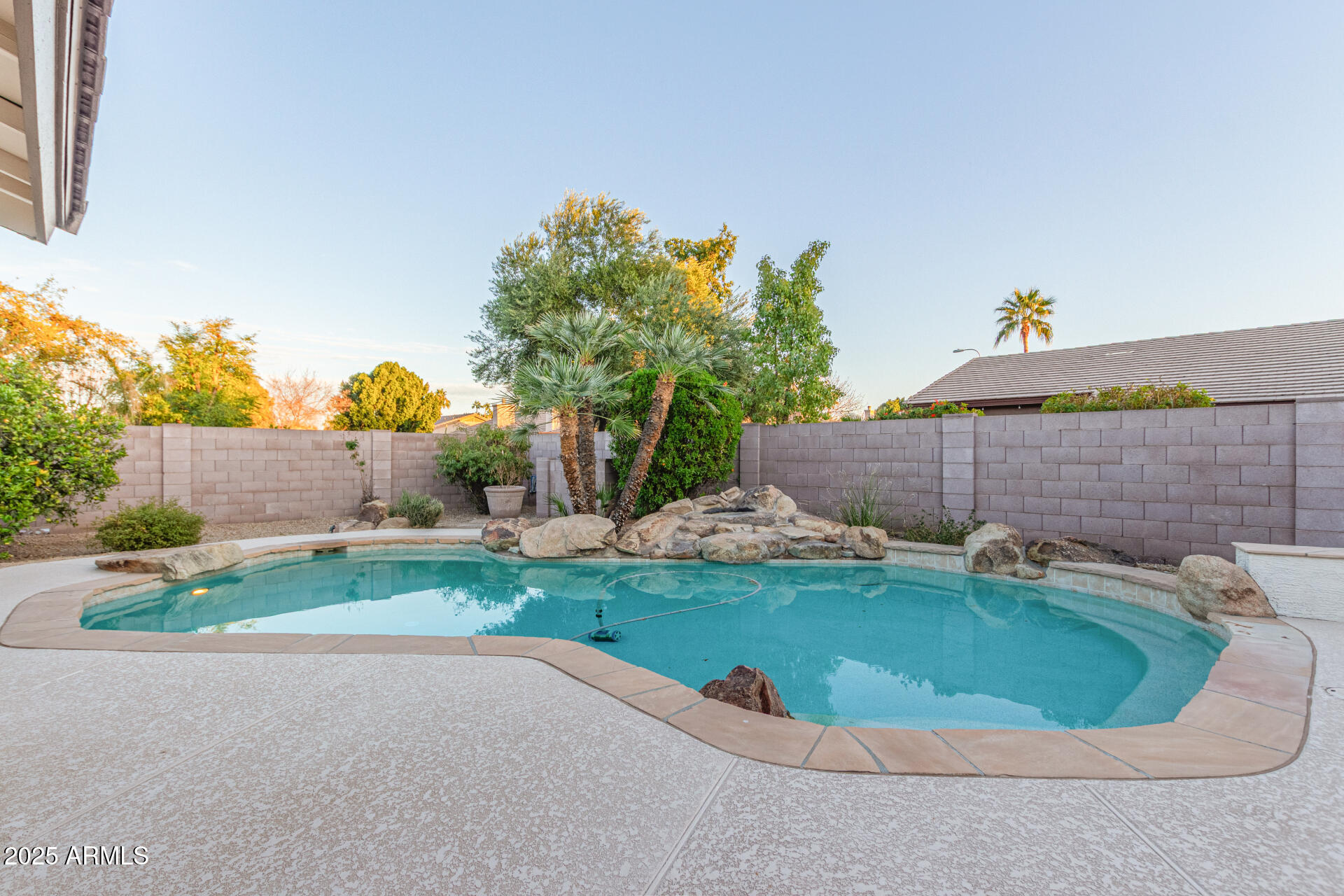 2625 W OAKLAND Street