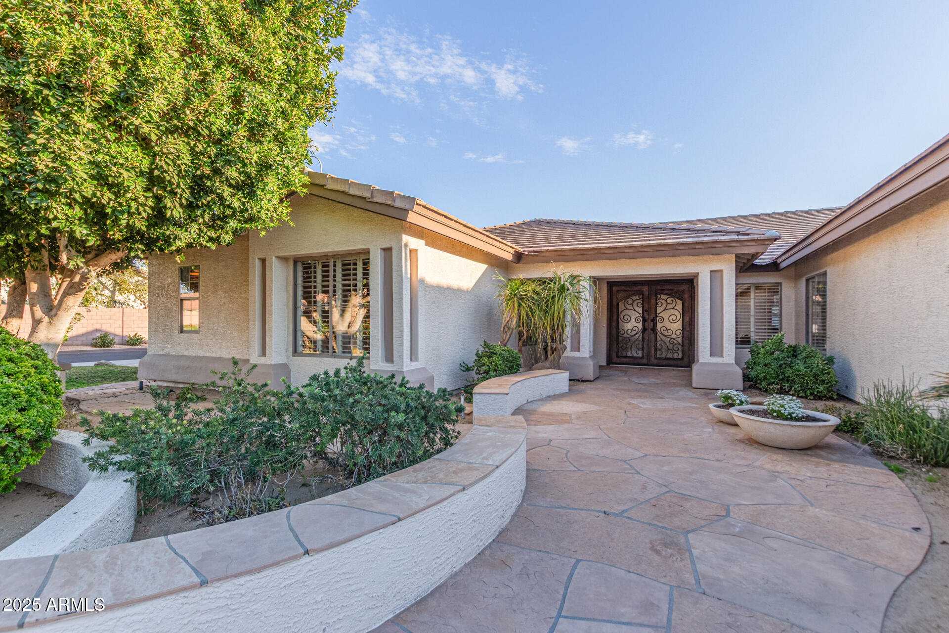 2625 W OAKLAND Street