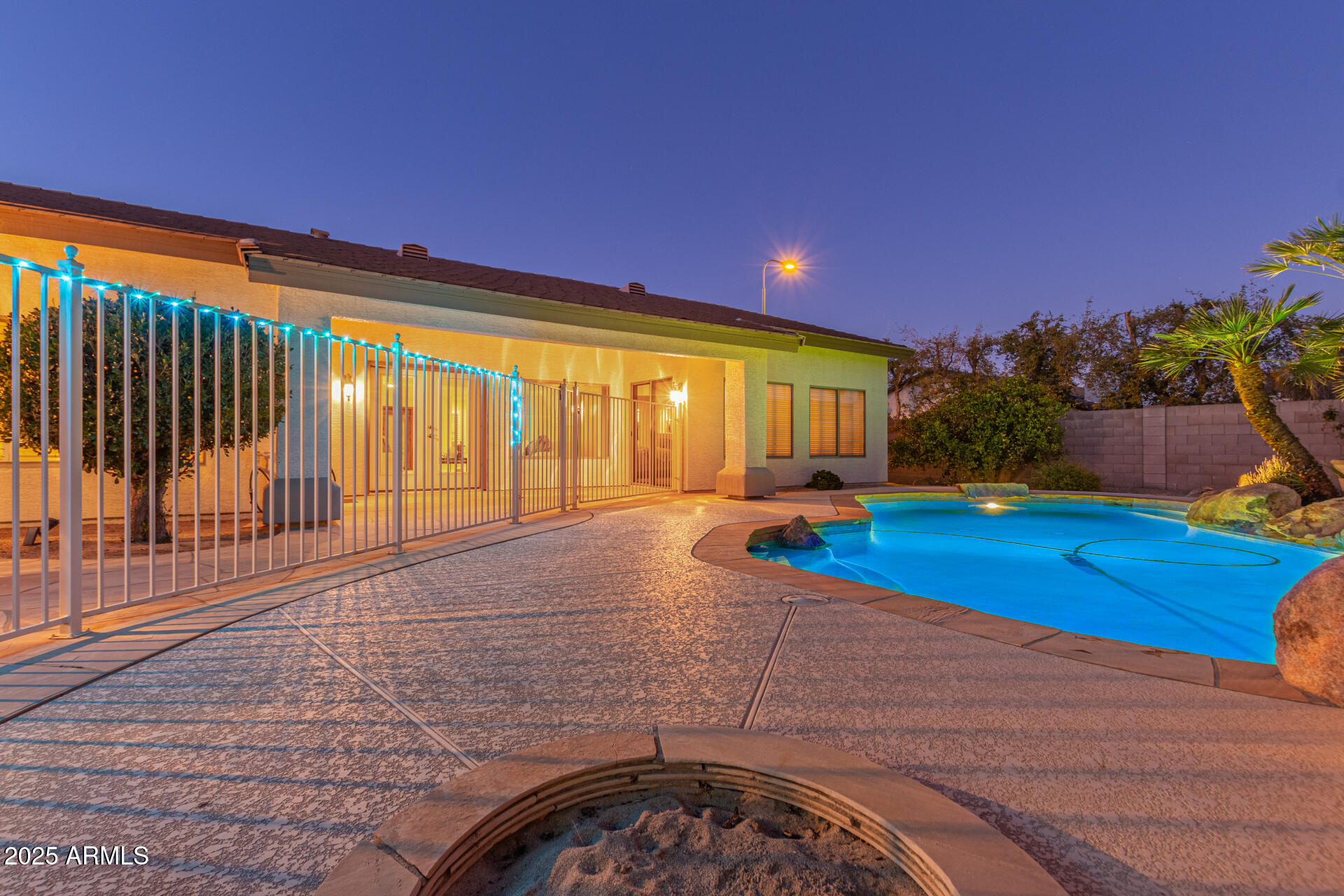 2625 W OAKLAND Street