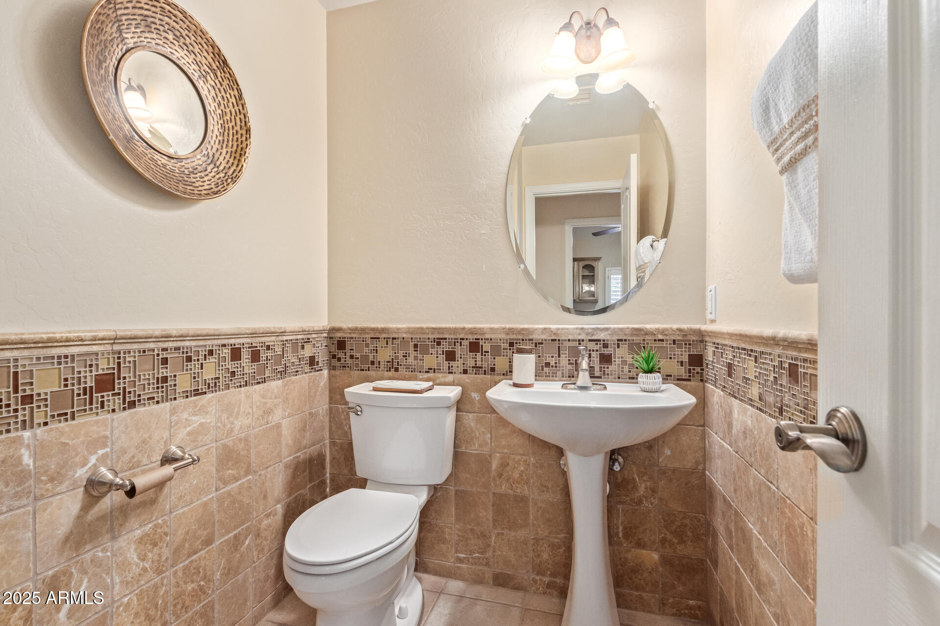 2625 W OAKLAND Street