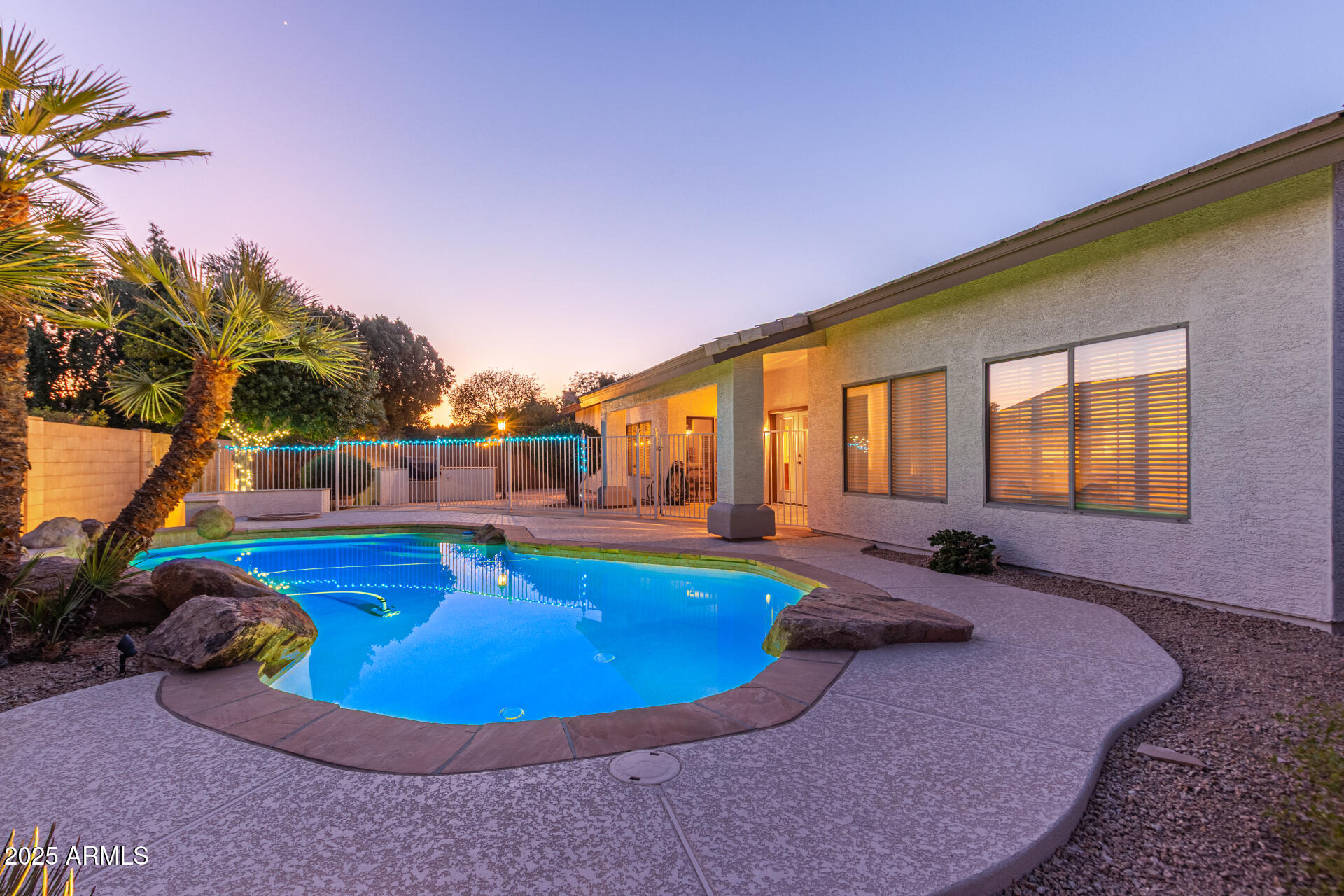 2625 W OAKLAND Street