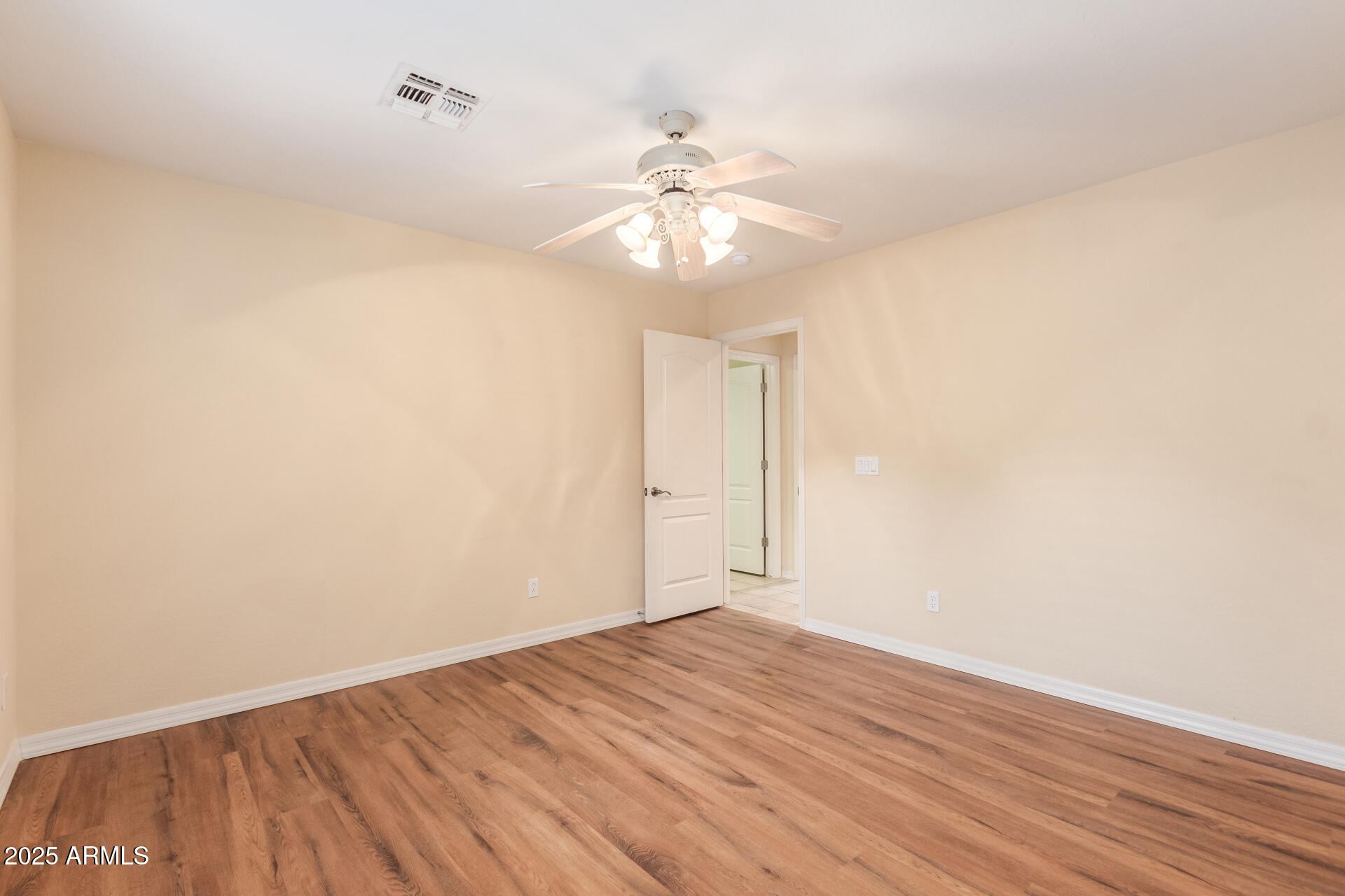 2625 W OAKLAND Street