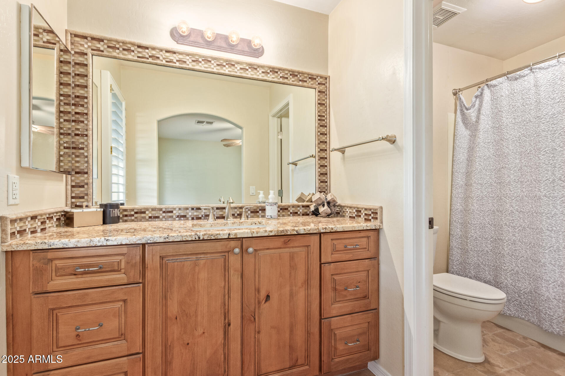 2625 W OAKLAND Street