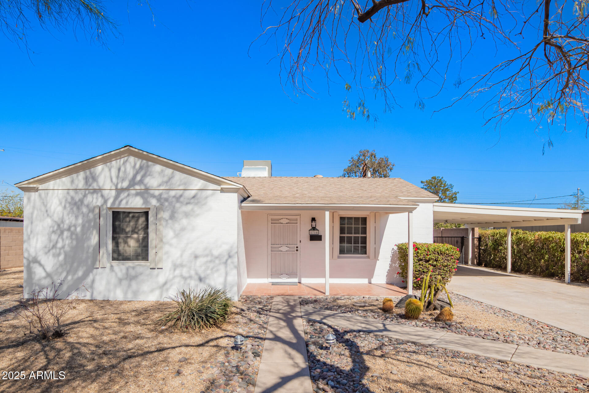 1716 W WELDON Avenue