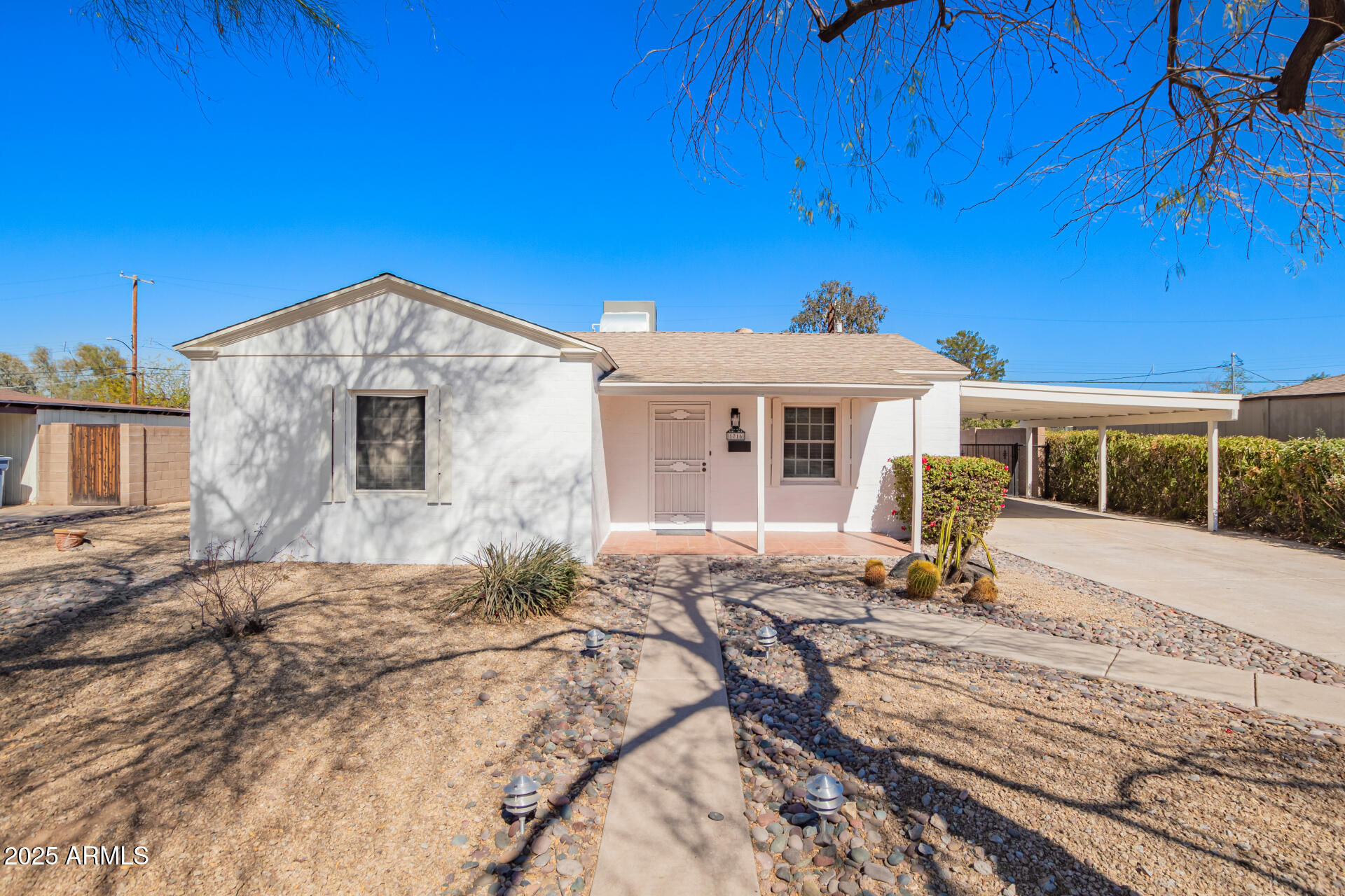 1716 W WELDON Avenue