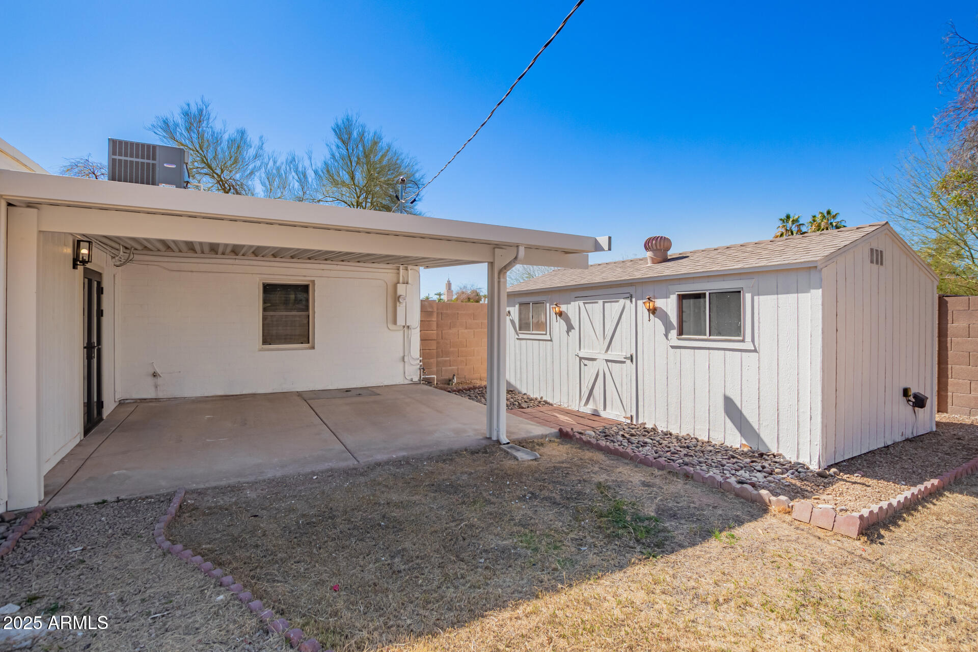 1716 W WELDON Avenue