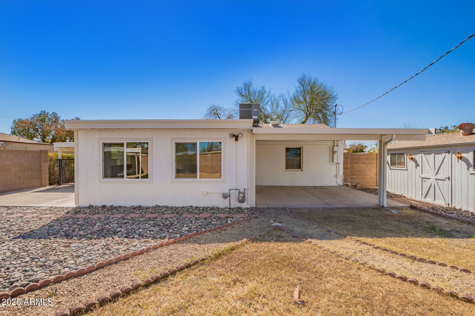 1716 W WELDON Avenue