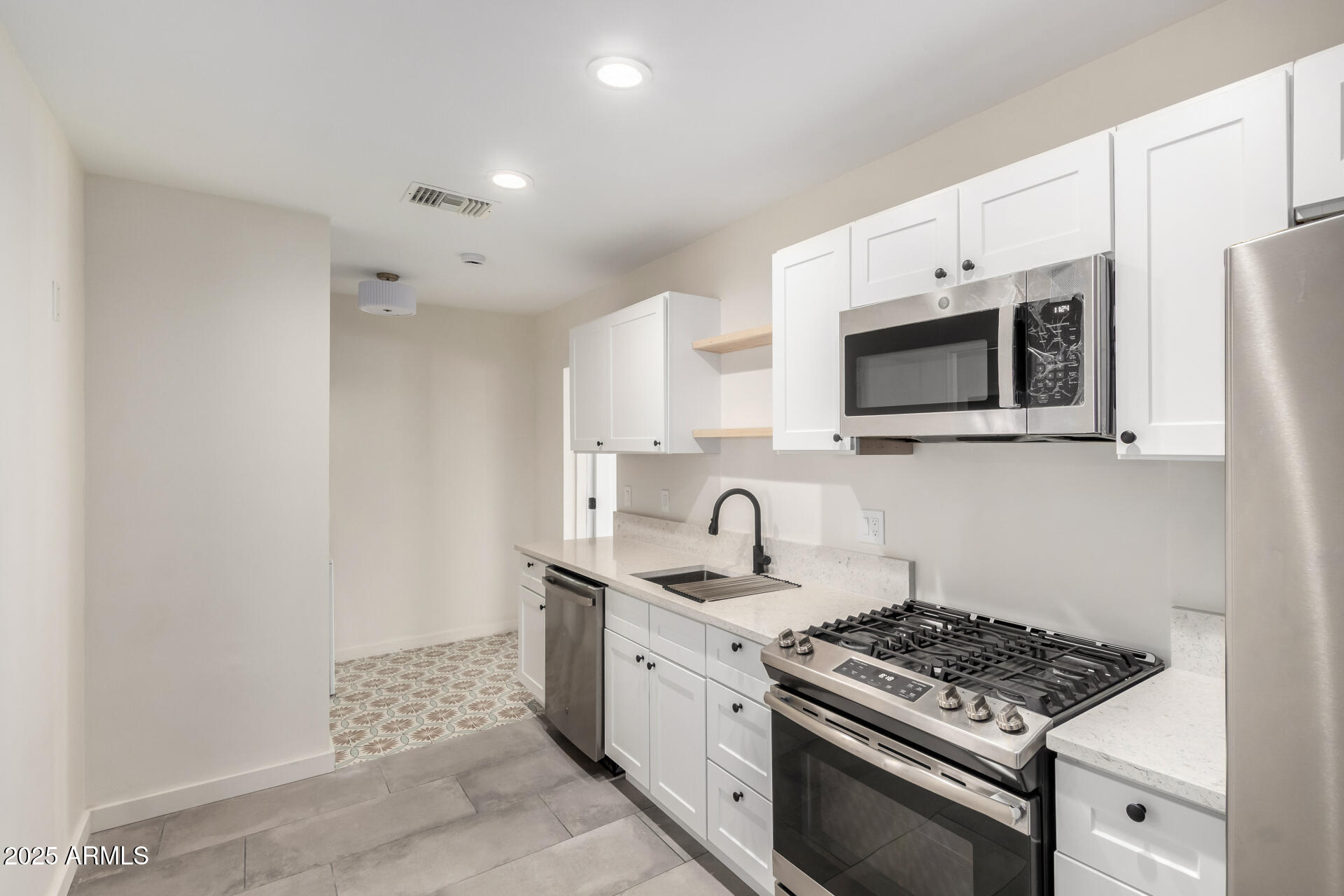 1716 W WELDON Avenue