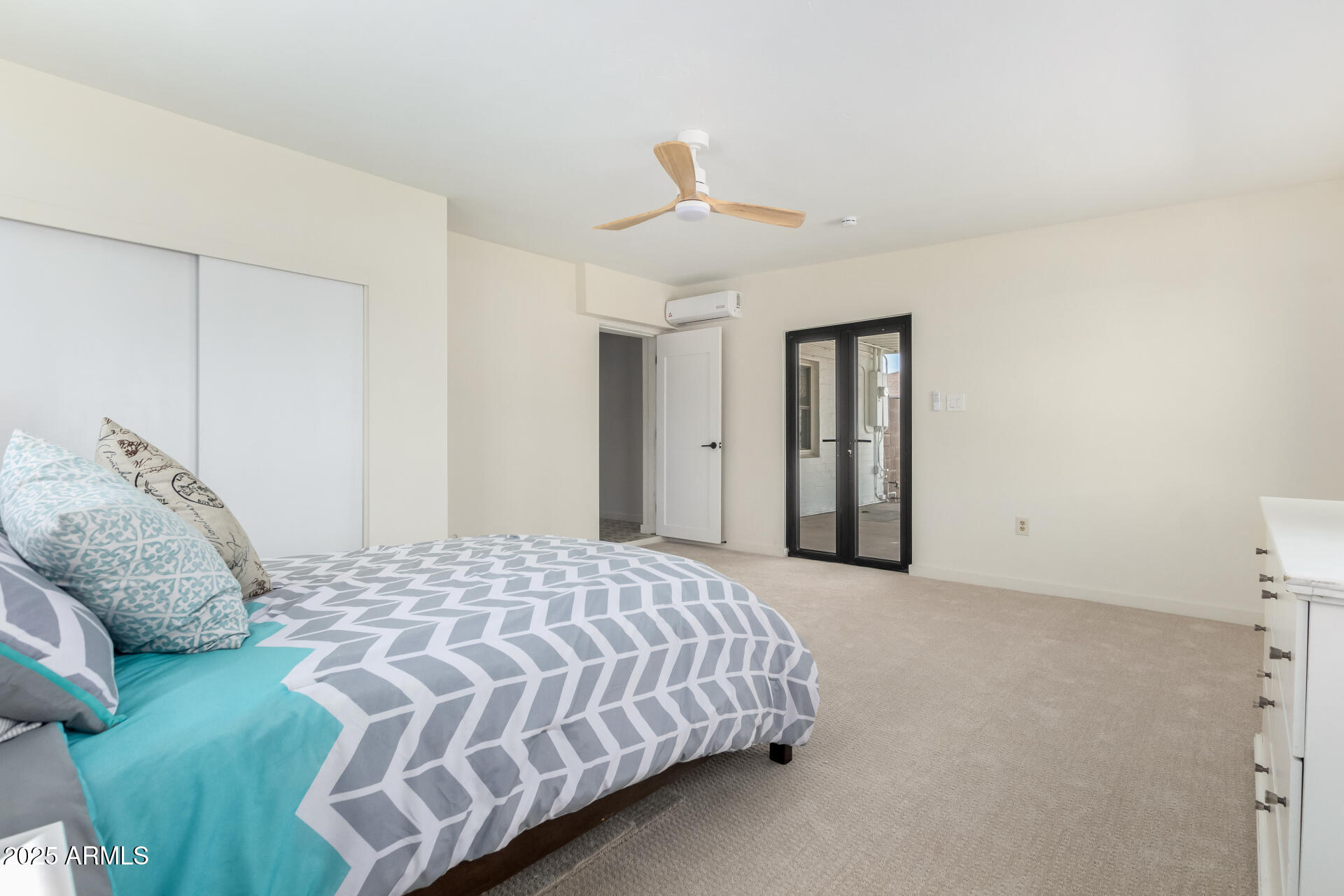 1716 W WELDON Avenue