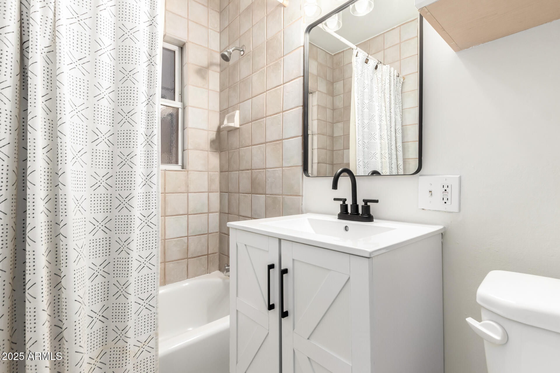 1716 W WELDON Avenue