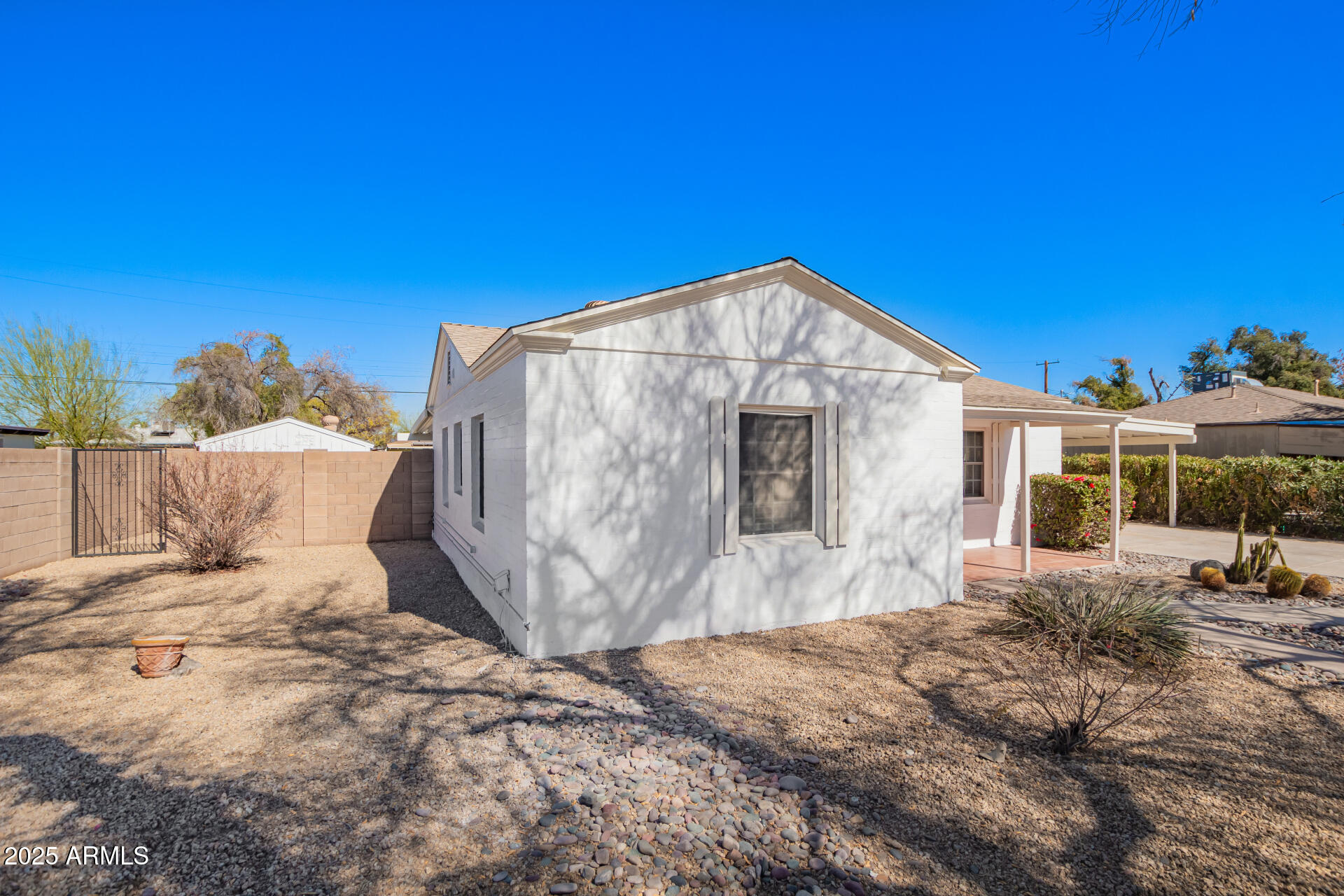 1716 W WELDON Avenue