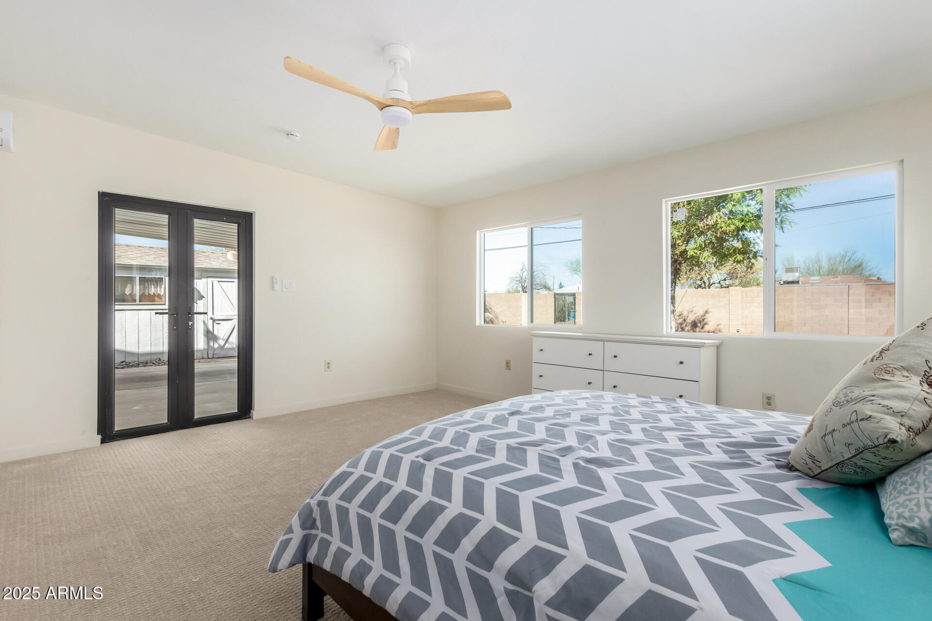 1716 W WELDON Avenue