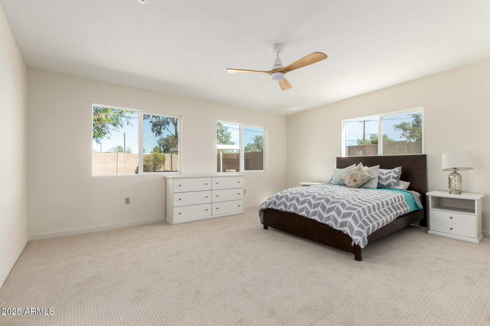 1716 W WELDON Avenue